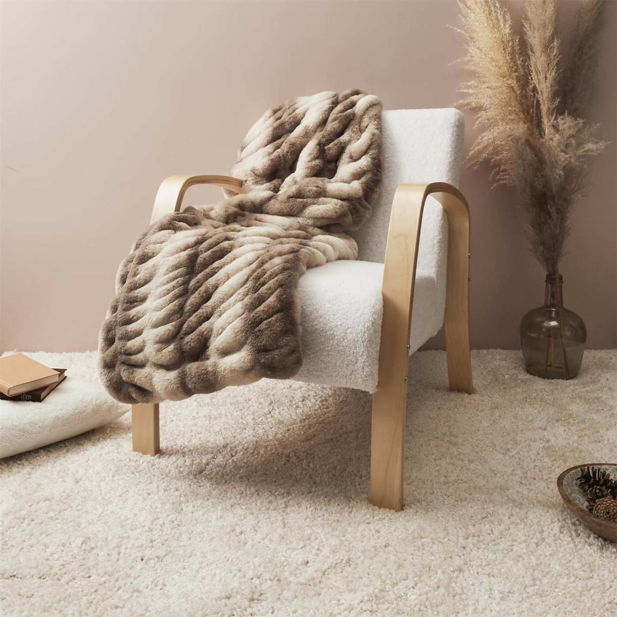 Voir la diapositive 5 : The Home Deco Factory Tapis déco  alaska  150x200cm beige