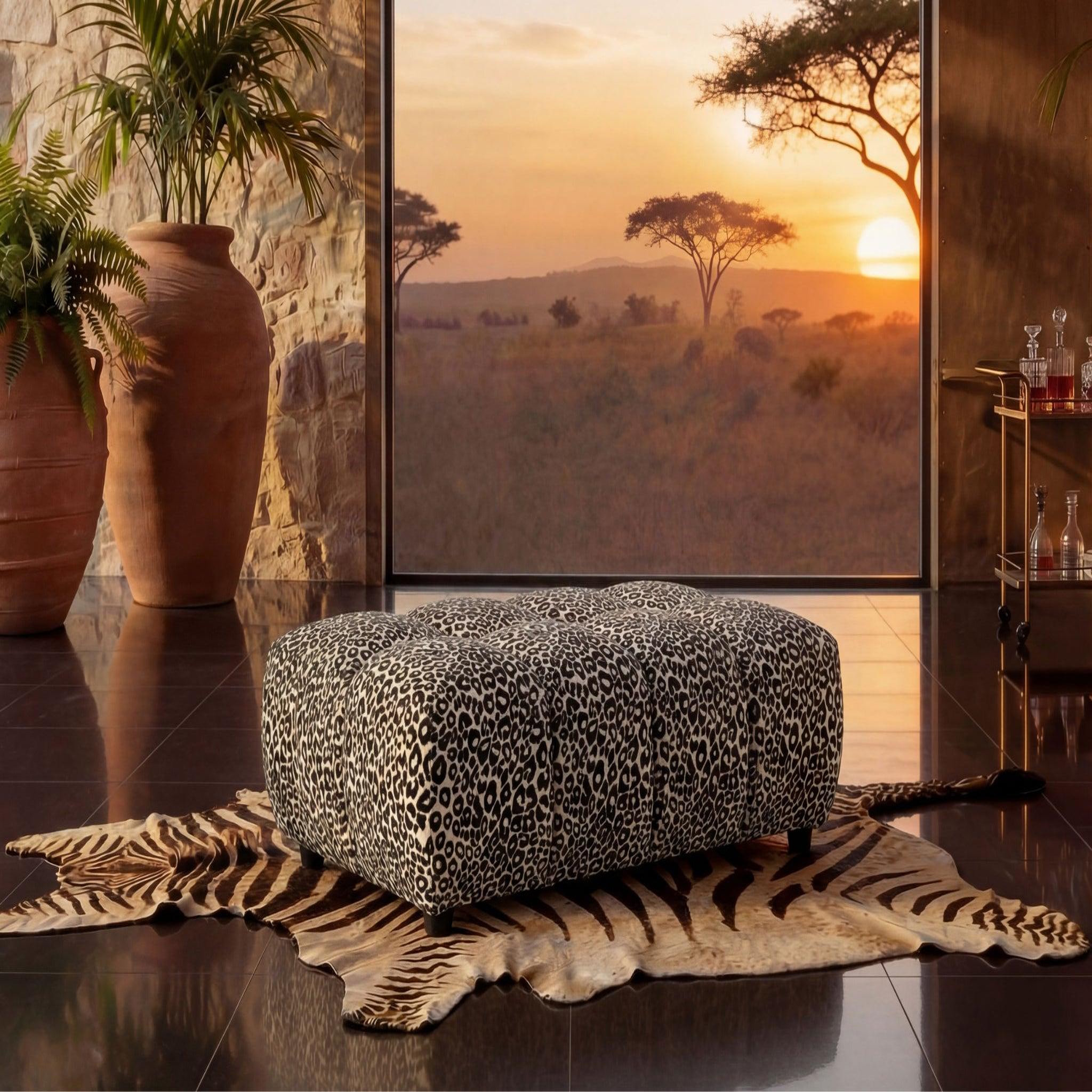 Voir la diapositive 2 : CASANOVA PARIS Alexia - pouf en tissu imprimé animalier 120x60x40