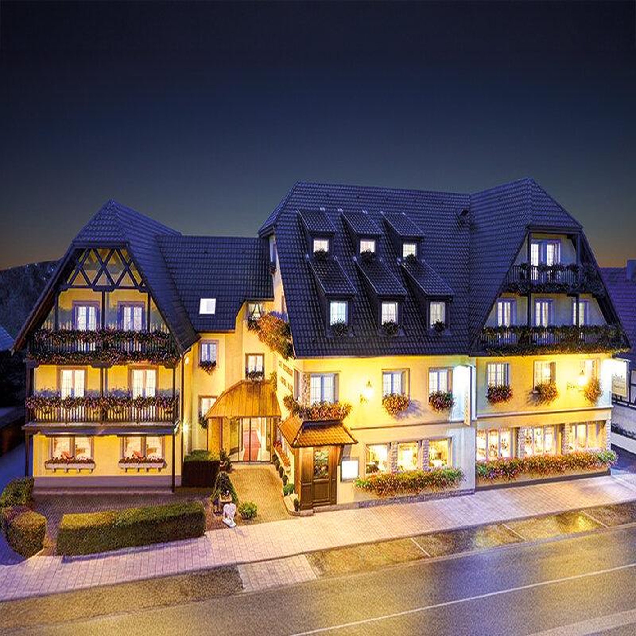Voir la diapositive 6 : Smartbox Séjour de 2 nuits au best western plus au cheval blanc mulhouse nord 4* avec spa - coffret cadeau séjour