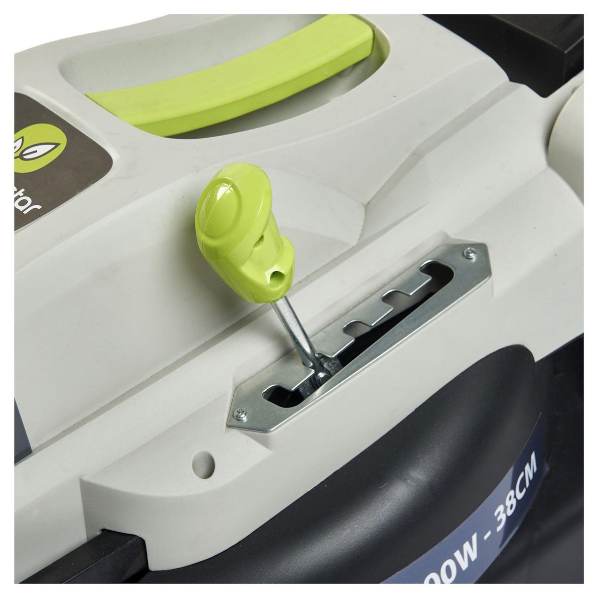 GARDENSTAR Tondeuse électrique filaire tractée - 1600W - Coupe 38cm