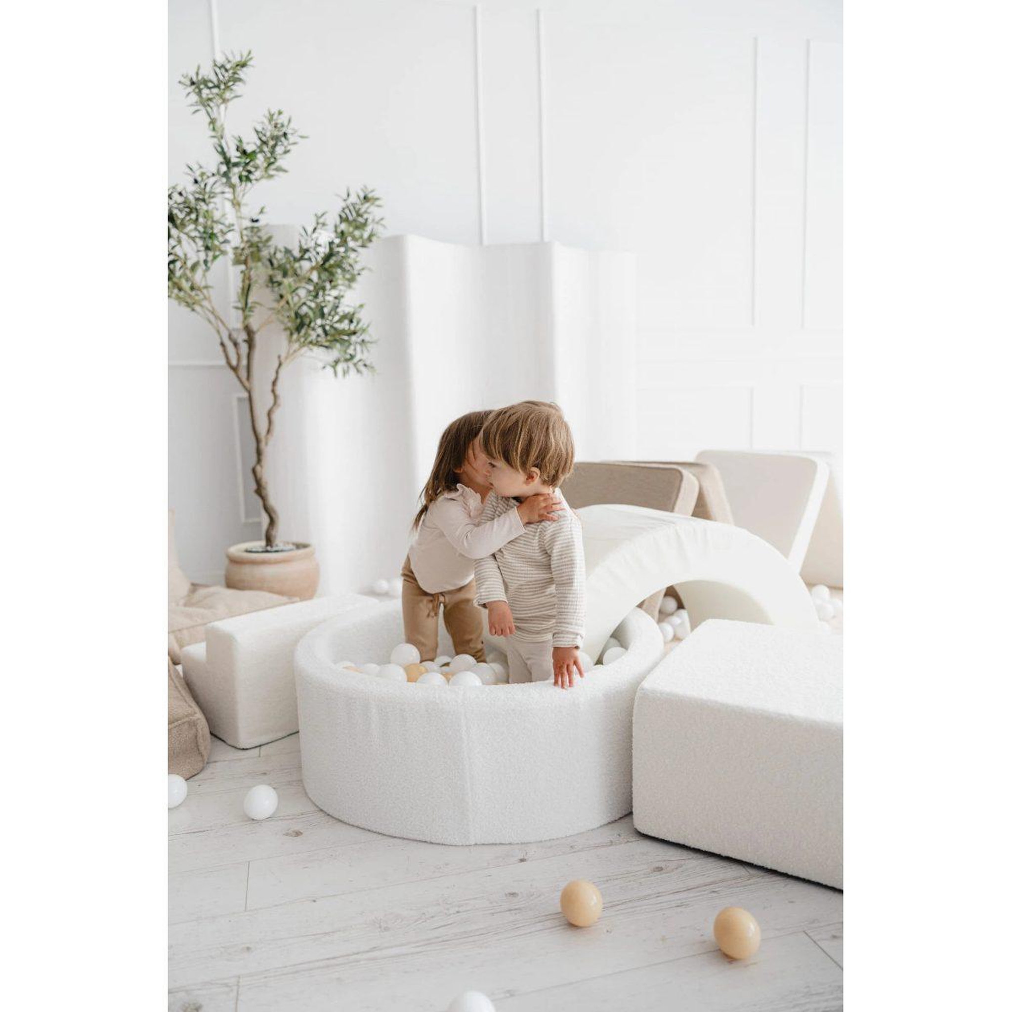 Voir la diapositive 3 : MONIO FOR KIDS Piscine à balles ronde 90 x 40 cm avec 250 balles — Gris
