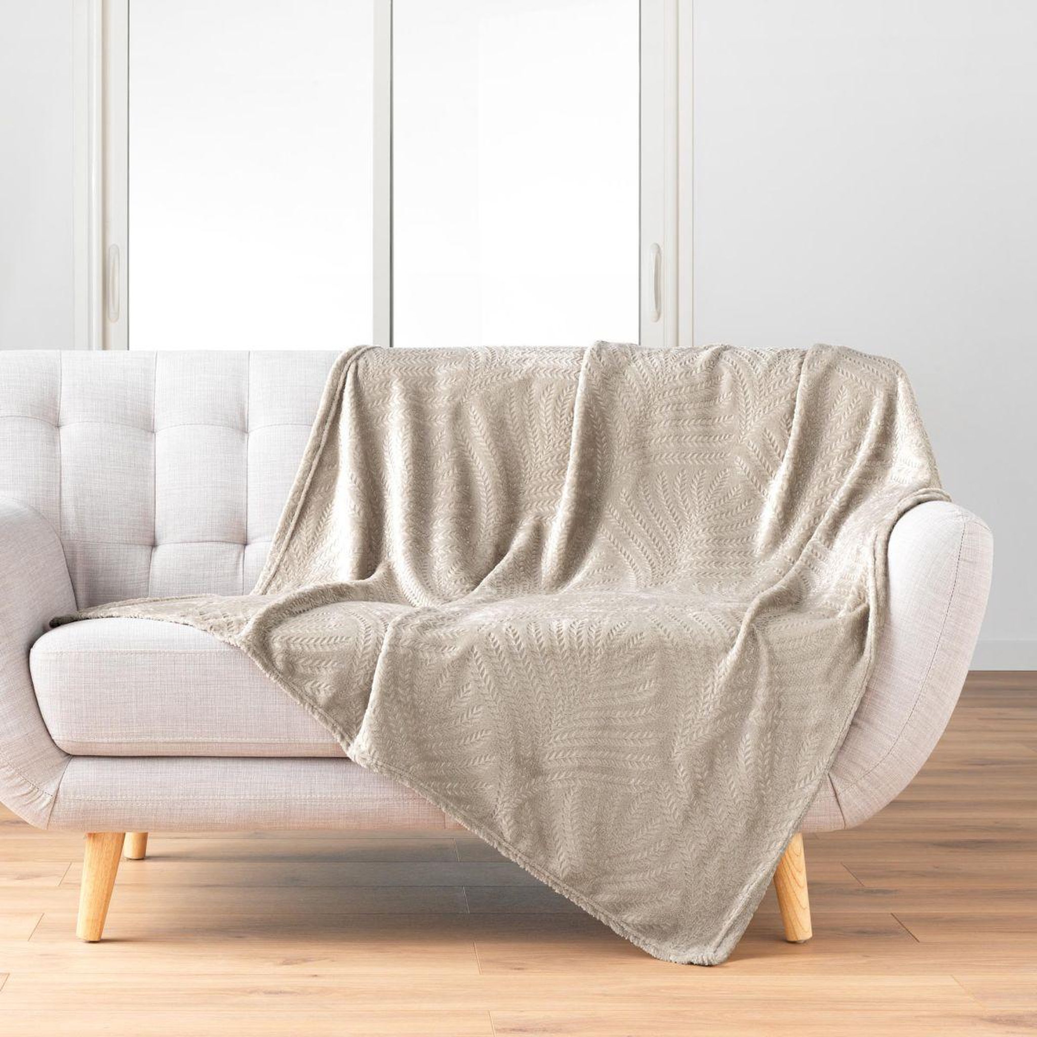 Voir la diapositive 4 : Douceur d'Intérieur Plaid uni en flanelle  nelia  125x150cm taupe