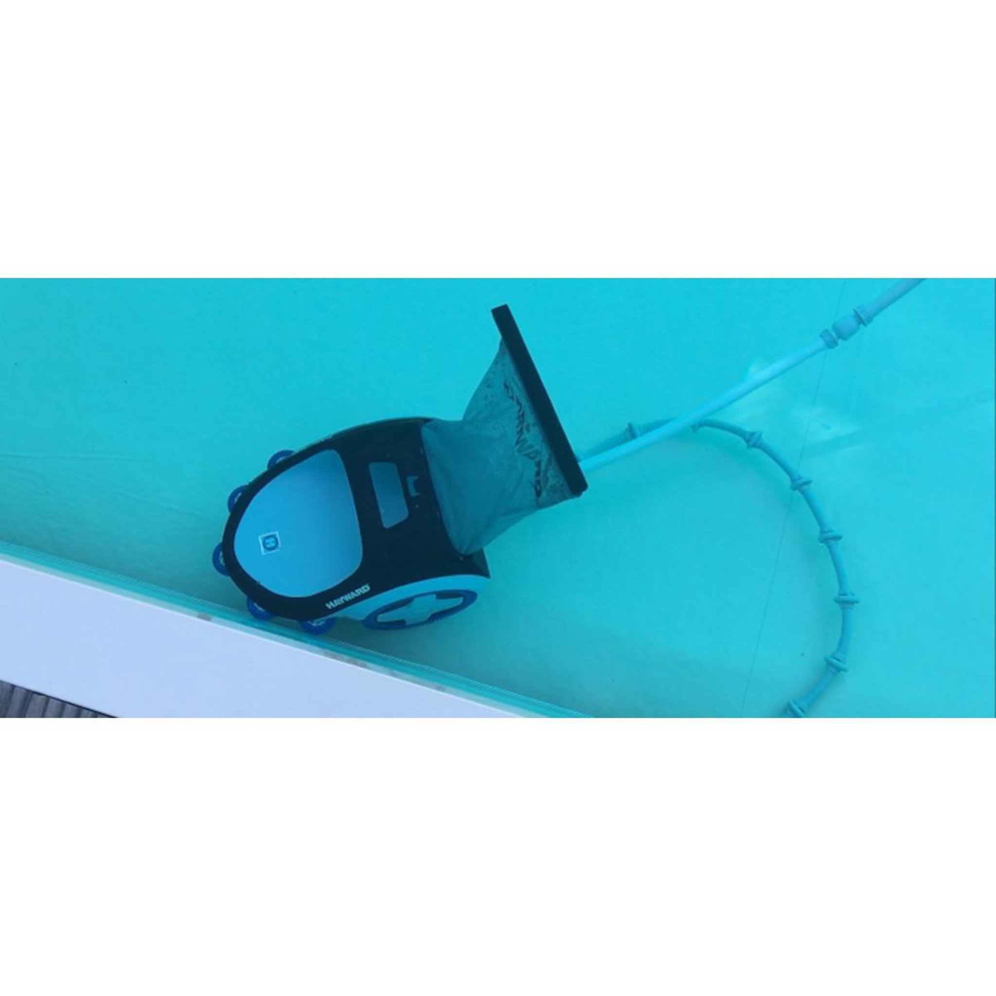 Voir la diapositive 2 : Hayward Robot piscine hydraulique - TVP500C