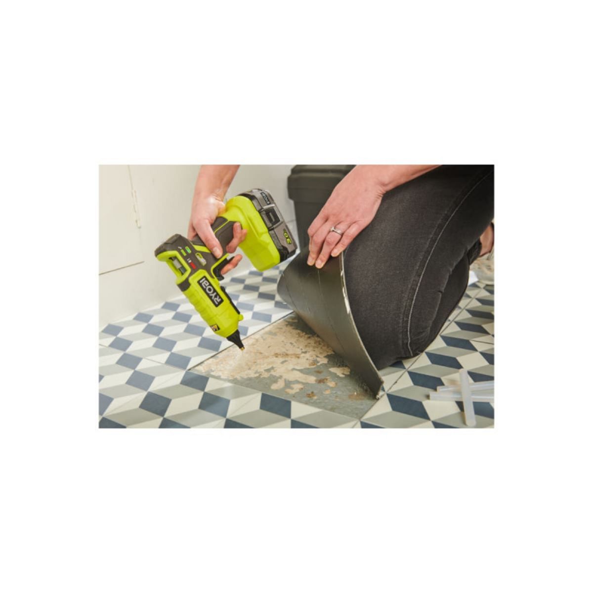 Ryobi Pistolet à colle RYOBI 18V One+ - Sans batterie ni chargeur RGL18-0