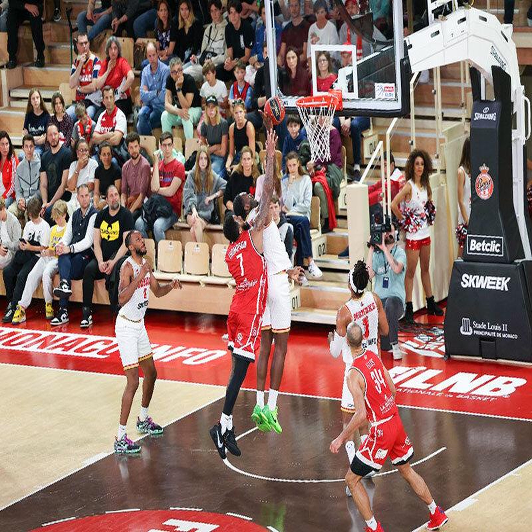 Voir la diapositive 3 : Smartbox Accès VIP en lounge pour un match de l'AS Monaco Basketball avec cocktail dînatoire - Coffret Cadeau Sport & Aventure