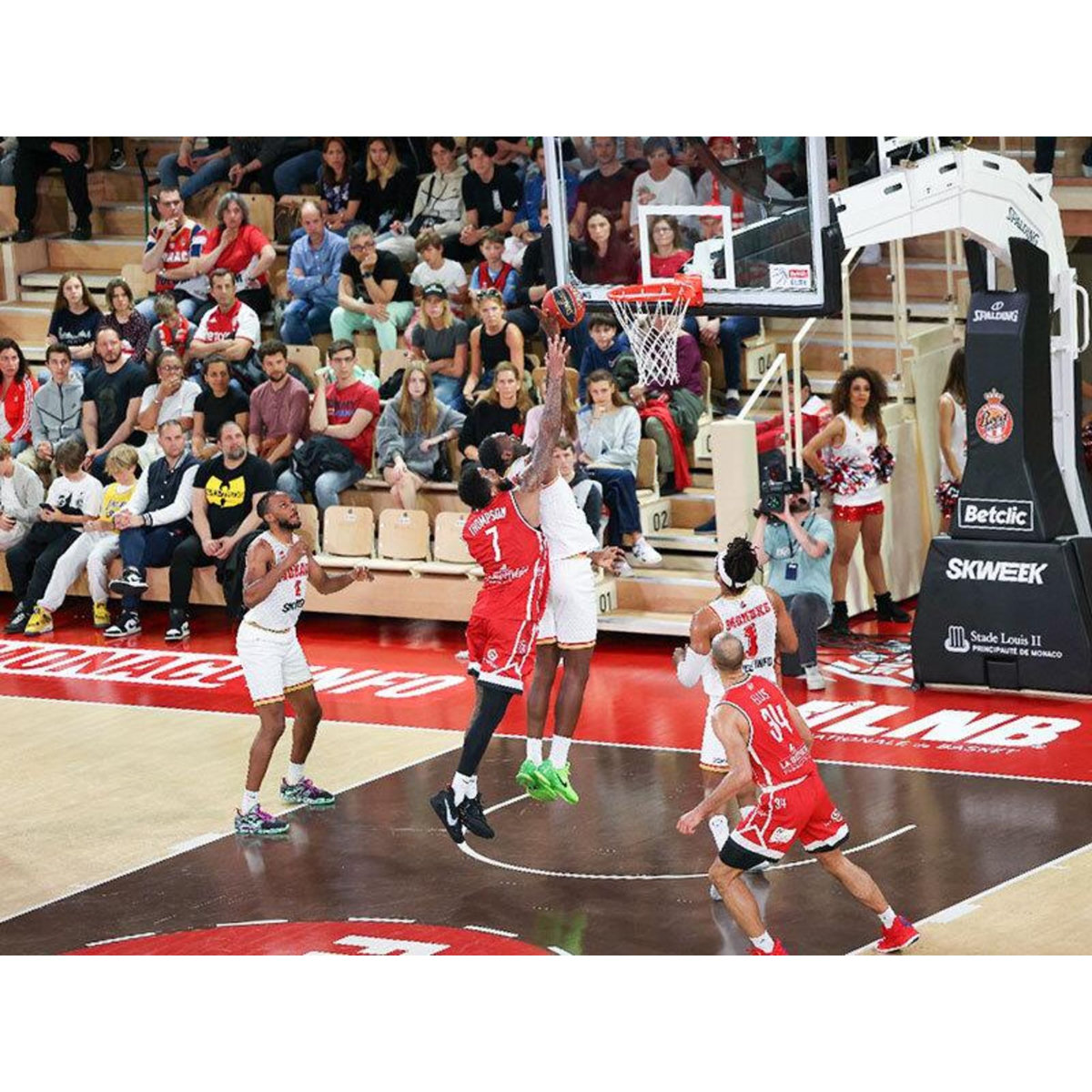 Smartbox Accès VIP en lounge pour un match de l'AS Monaco Basketball avec cocktail dînatoire - Coffret Cadeau Sport & Aventure