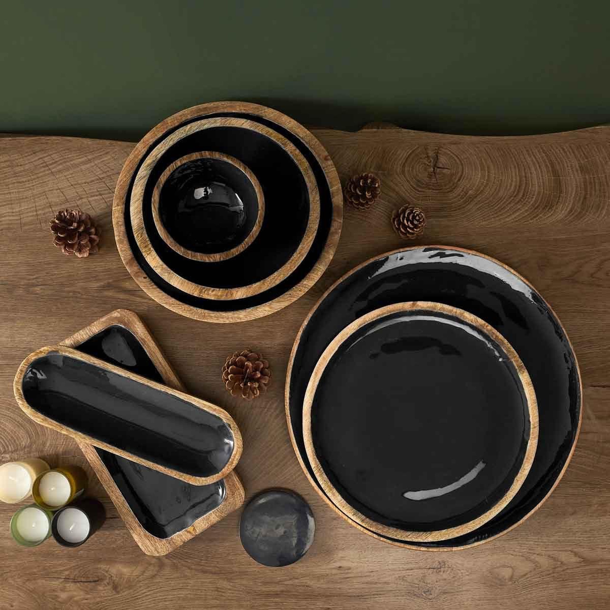 Voir la diapositive 2 : The Home Deco Factory Dessous d'assiette en bois  black forest  35cm noir