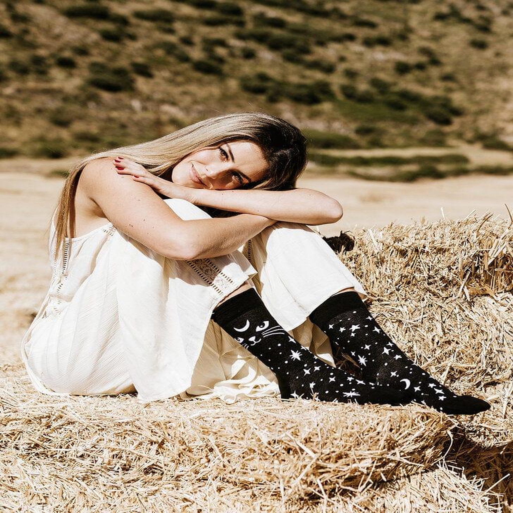 Voir la diapositive 2 : DEDOLES Chaussettes chats mystiques