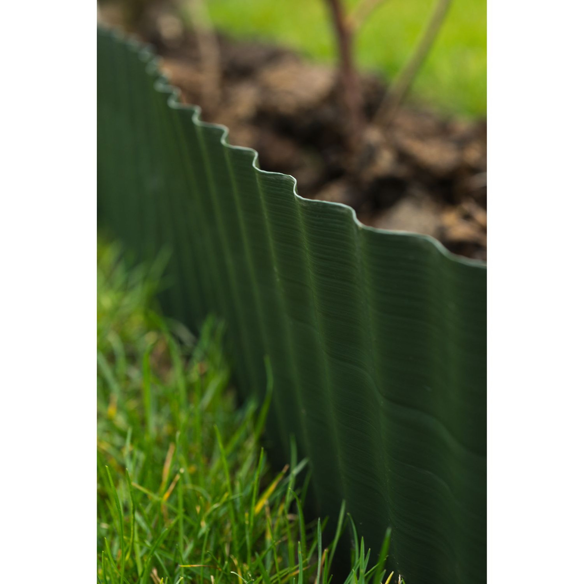 Voir la diapositive 2 : NATURE Bordure à gazon PVC vert - H15 cm x 9 m