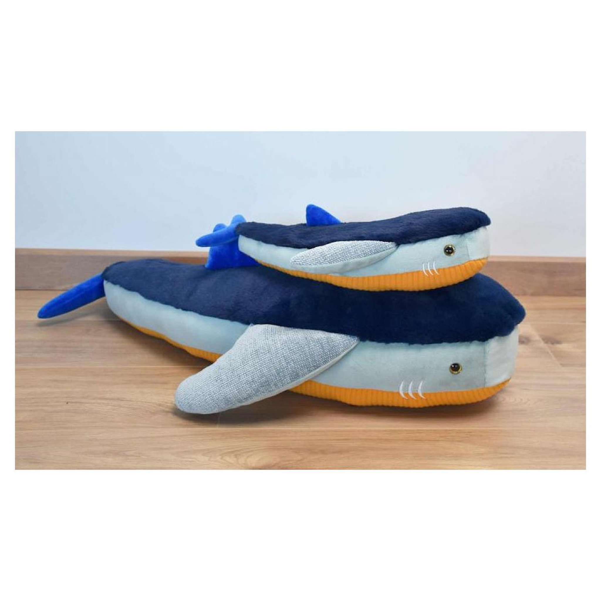 Voir la diapositive 2 : Histoire D'Ours Histoire d ours Requin bleu 40 cm