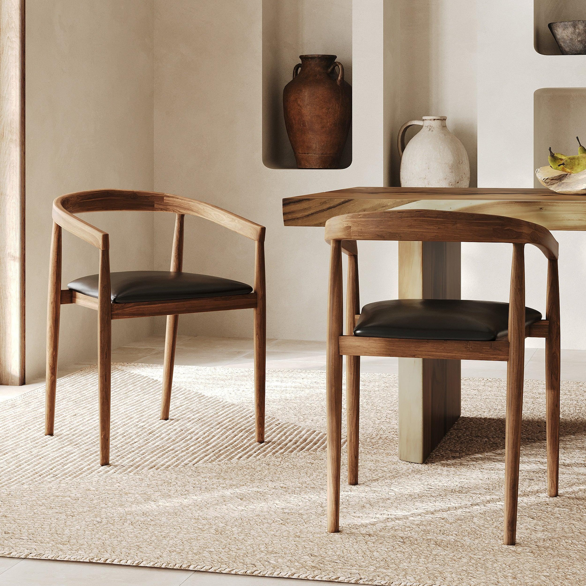 Voir la diapositive 2 : MAISON PAVANE Lot de 2 chaises empilables en bois de teck vernis, assise en cuir-bali