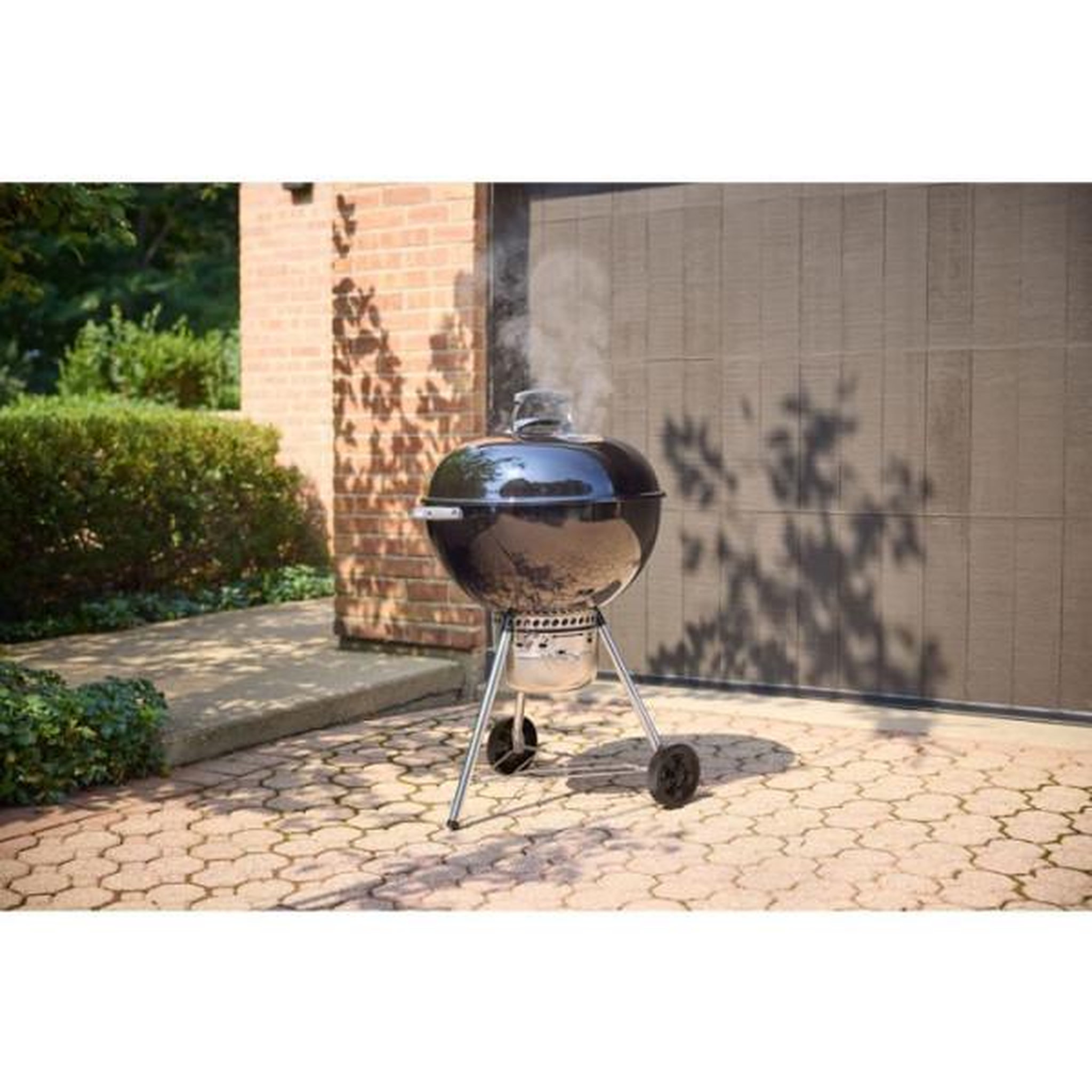 Voir la diapositive 3 : AAAAA Barbecue a charbon - Weber - Original Kettle E-5730 - Ø57 cm - Thermometre intégré - Clapet d'aération - 9 couverts - Noir