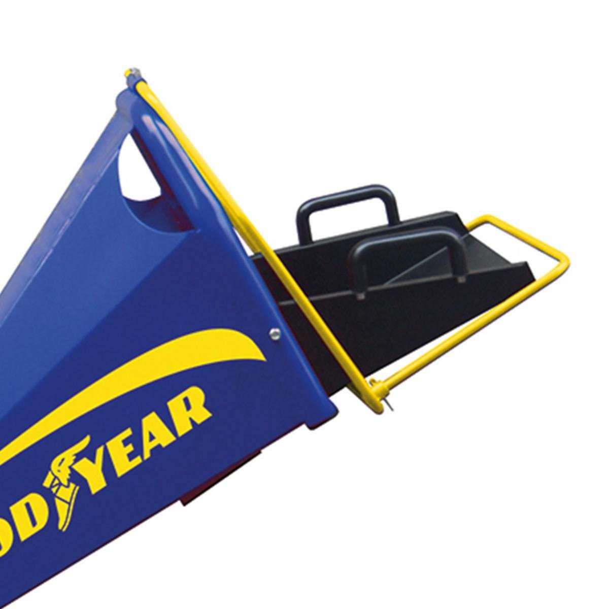 GOODYEAR Broyeur de végétaux thermique 6.5CV Coupe branches Ø 10 cm Démarrage manuel Moteur essence 196cm³ GOODYEAR