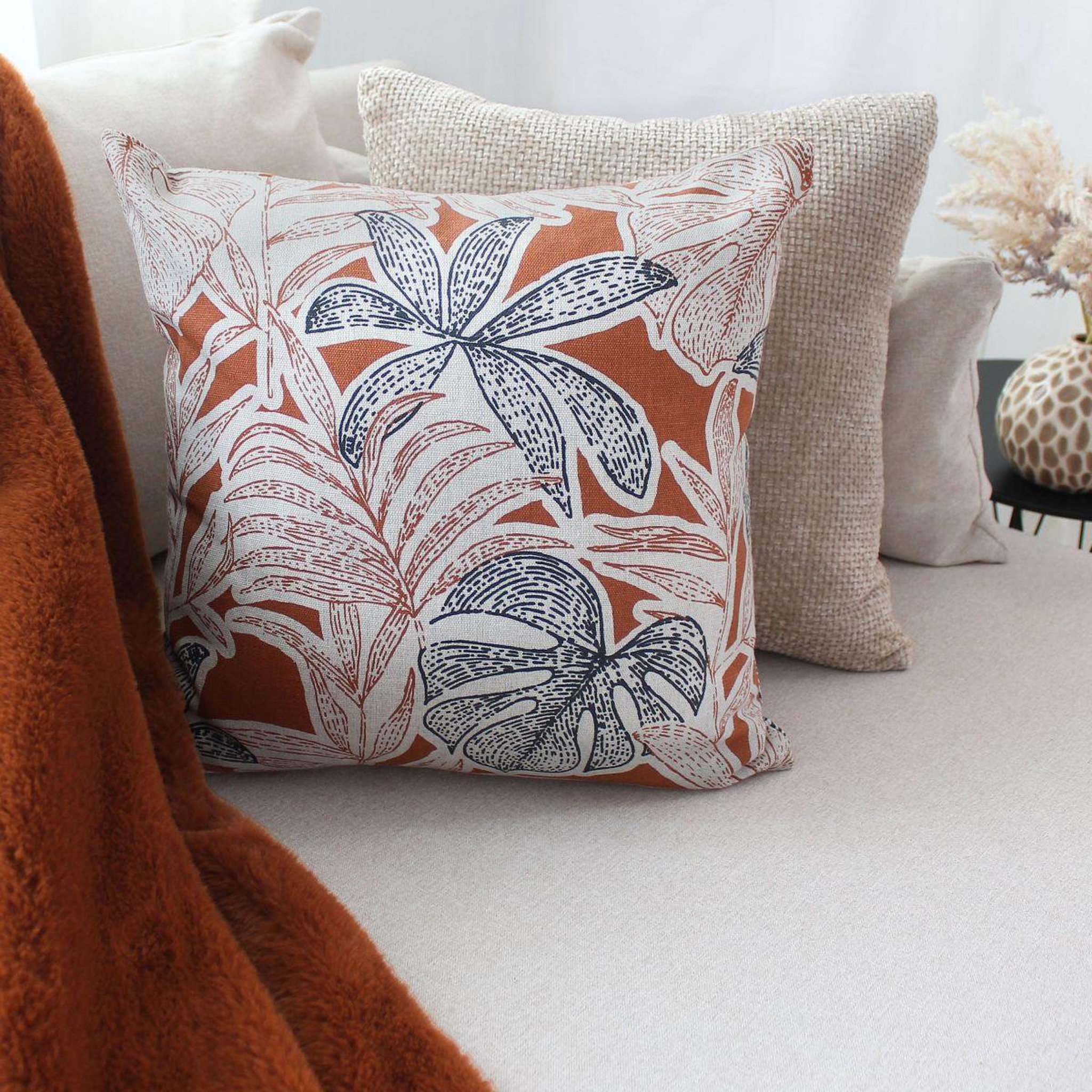Voir la diapositive 4 : ENJOY HOME Coussin déco imprimé  casamance  40x40cm multicolore