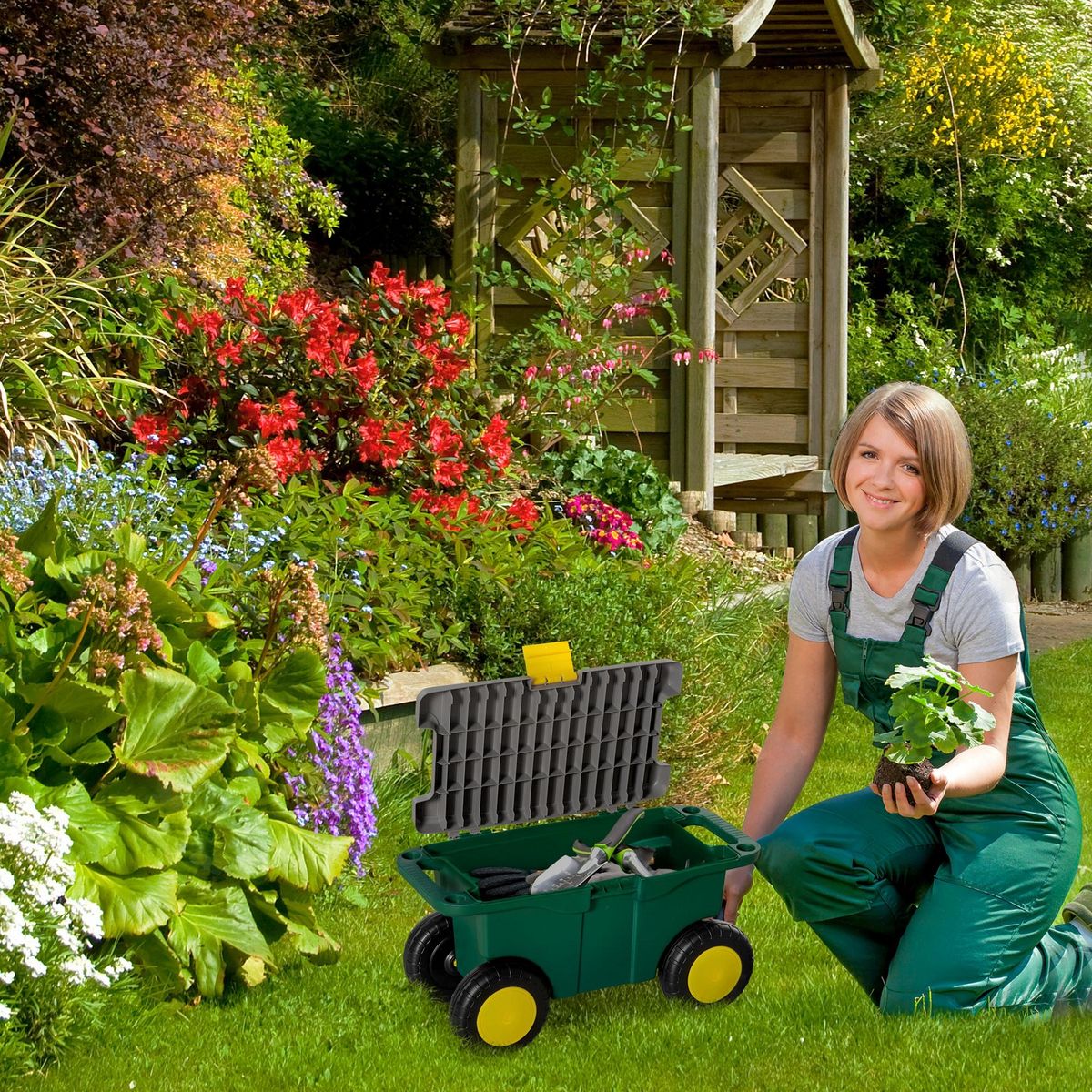 OUTSUNNY Tabouret de jardin caisse à outils 2 en 1 - coffre et plaque compartimentée de rangement verrouillable - 4 roulettes, 2 poignées - PP gris jaune vert