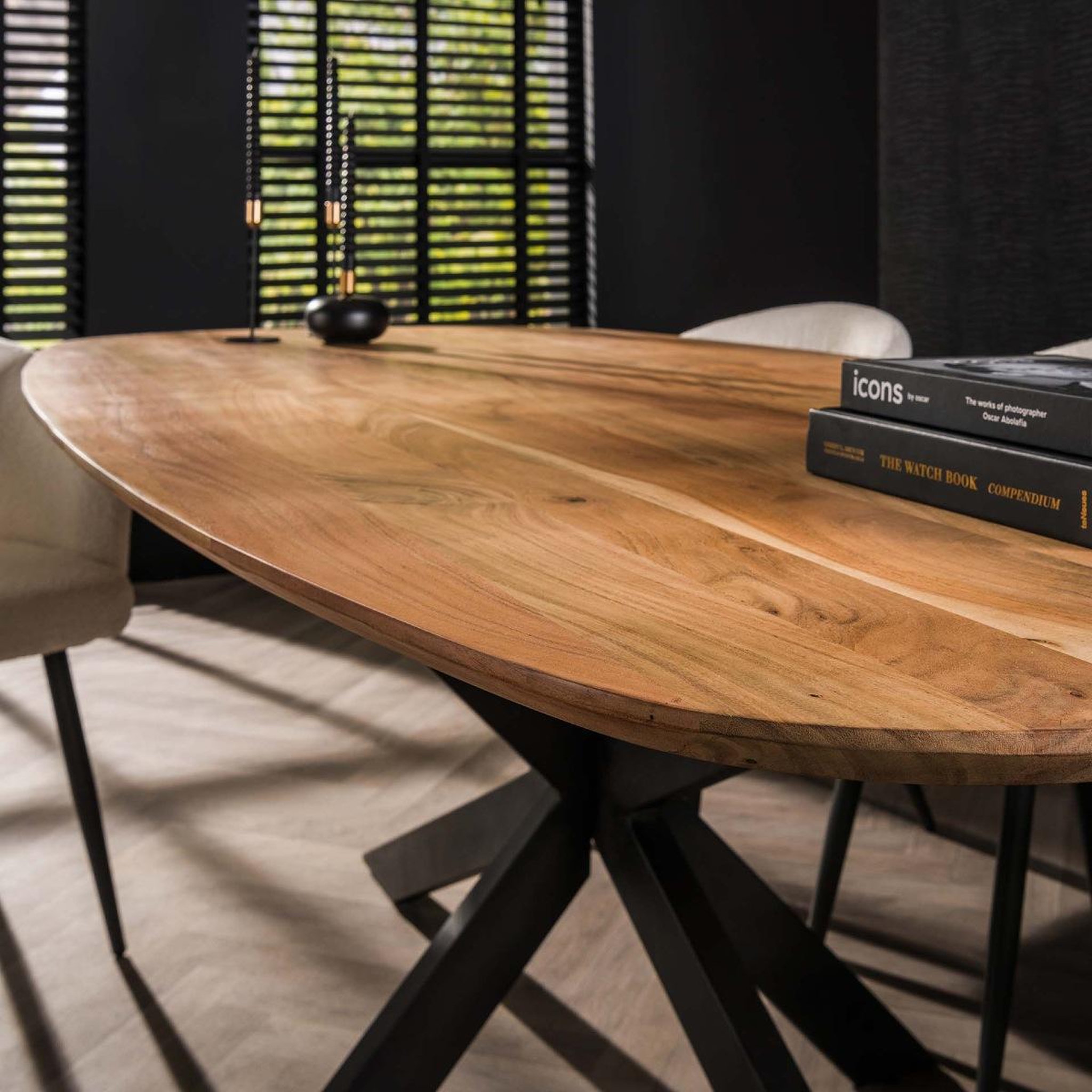 Voir la diapositive 5 : JLC KREATION Table à manger ovale en bois avec pied central dartus1