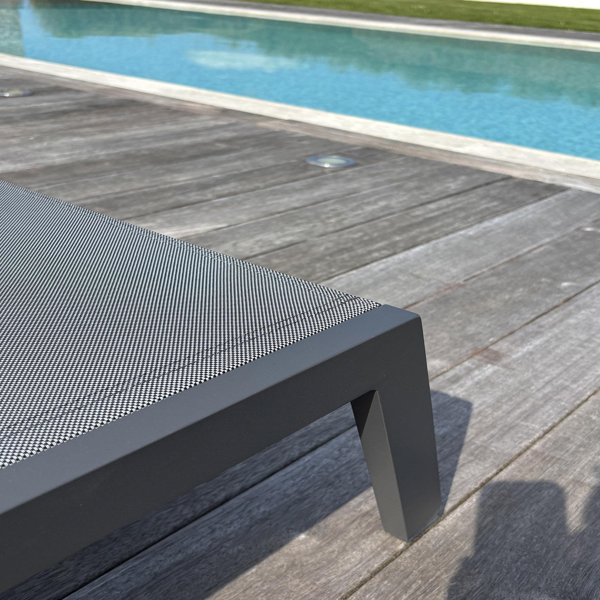 Voir la diapositive 4 : DCB GARDEN Lot de 2 bains de soleil en aluminium et toile plastifiée