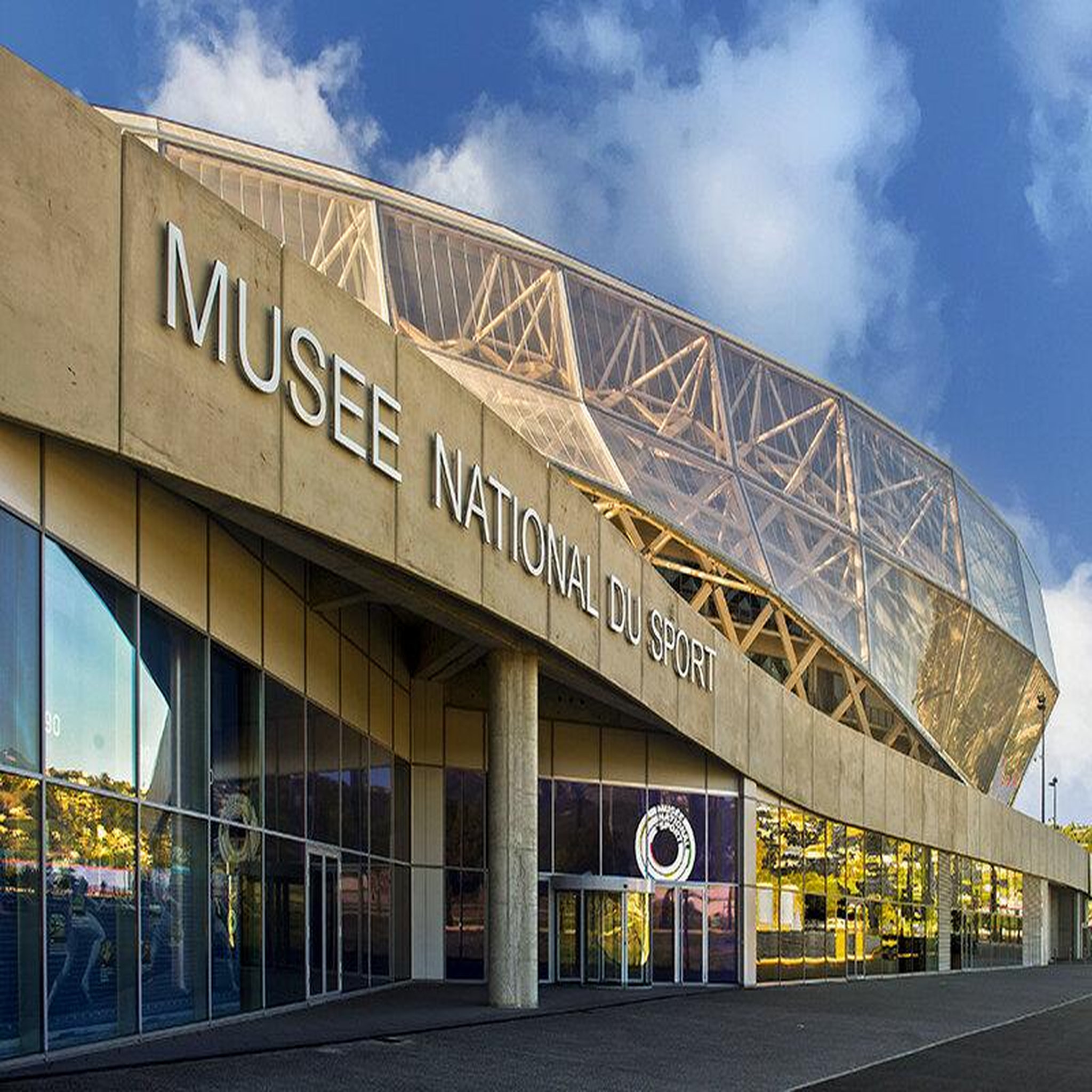 Voir la diapositive 2 : Smartbox Visite du musée du sport et du stade allianz riviera à nice pour 2 adultes - coffret cadeau sport & aventure