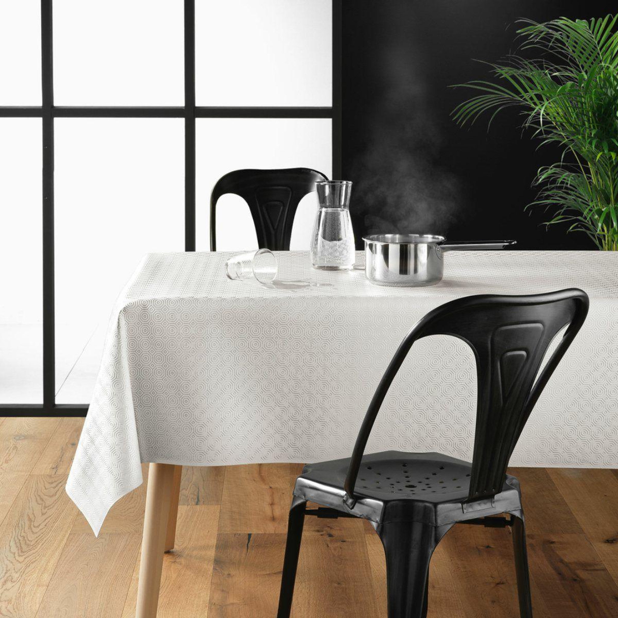 Douceur d'Intérieur Sous nappe protège table  bulgo  140x140cm blanc