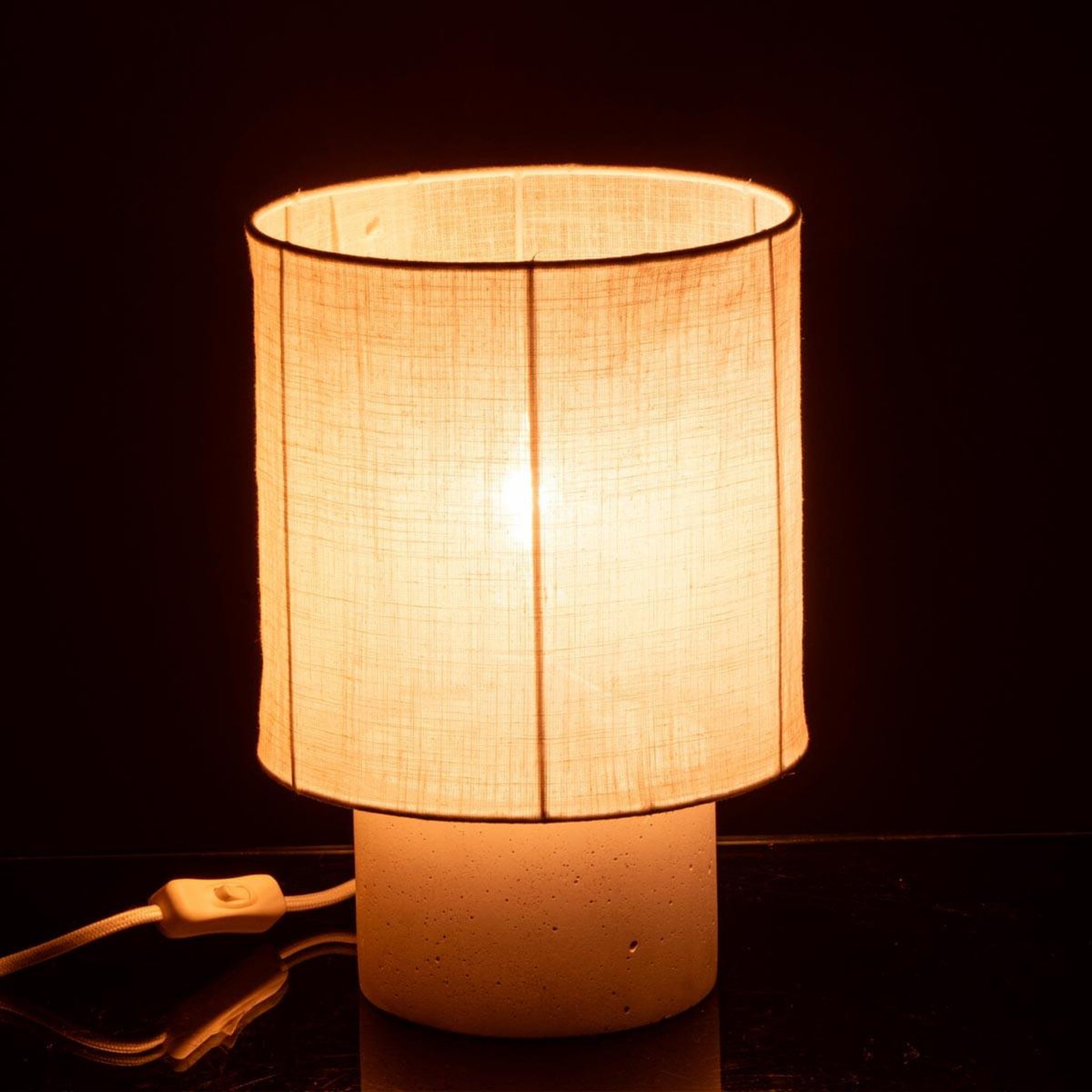 Voir la diapositive 3 : J-LINE Lampe à poser  havel  28cm blanc