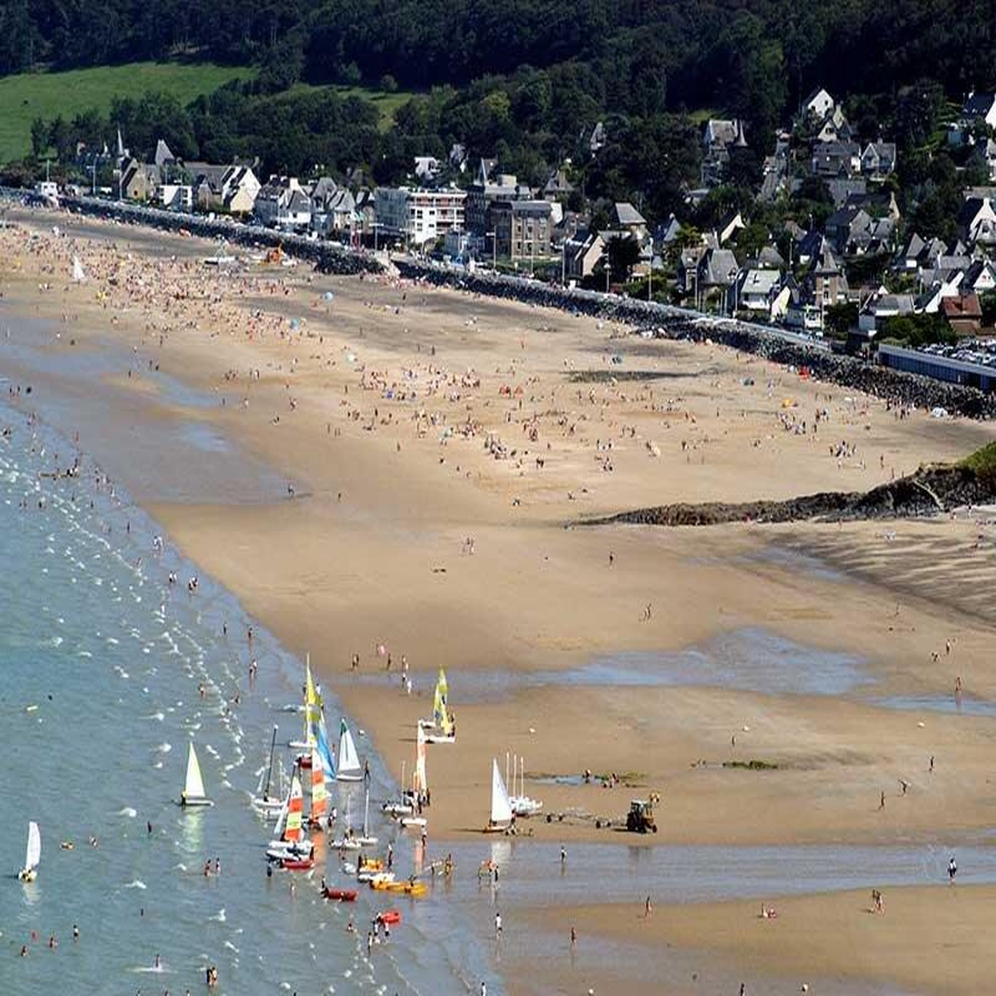 Voir la diapositive 4 : Smartbox Séjour en bord de mer ou de lac : 1-2 nuits en duo - coffret cadeau séjour