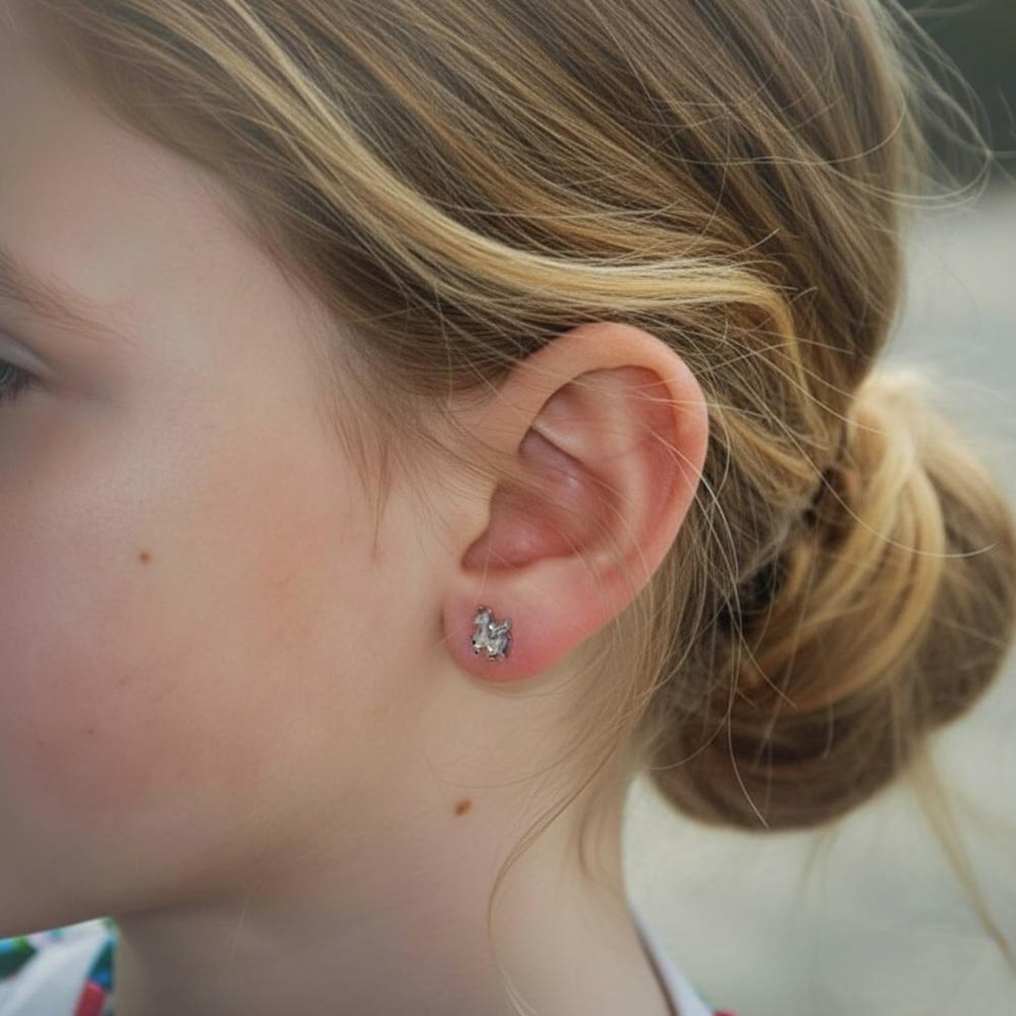 Voir la diapositive 2 : L'ATELIER D'AZUR Boucles d'Oreilles Licornes Laquées - Or Jaune - Enfant