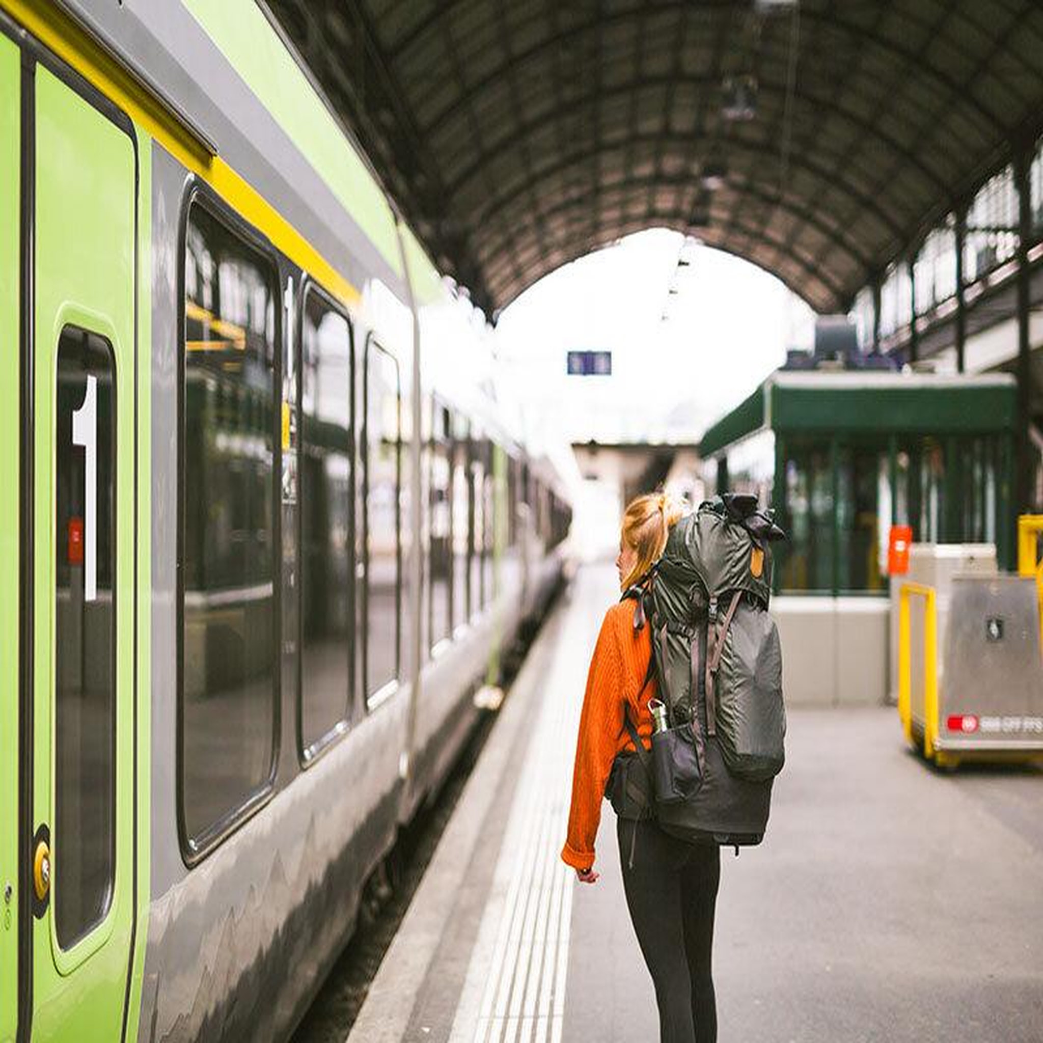 Voir la diapositive 2 : Smartbox Voyage en europe : pass interrail global continu 15 jours avec nuit en hôtel - coffret cadeau multi-thèmes