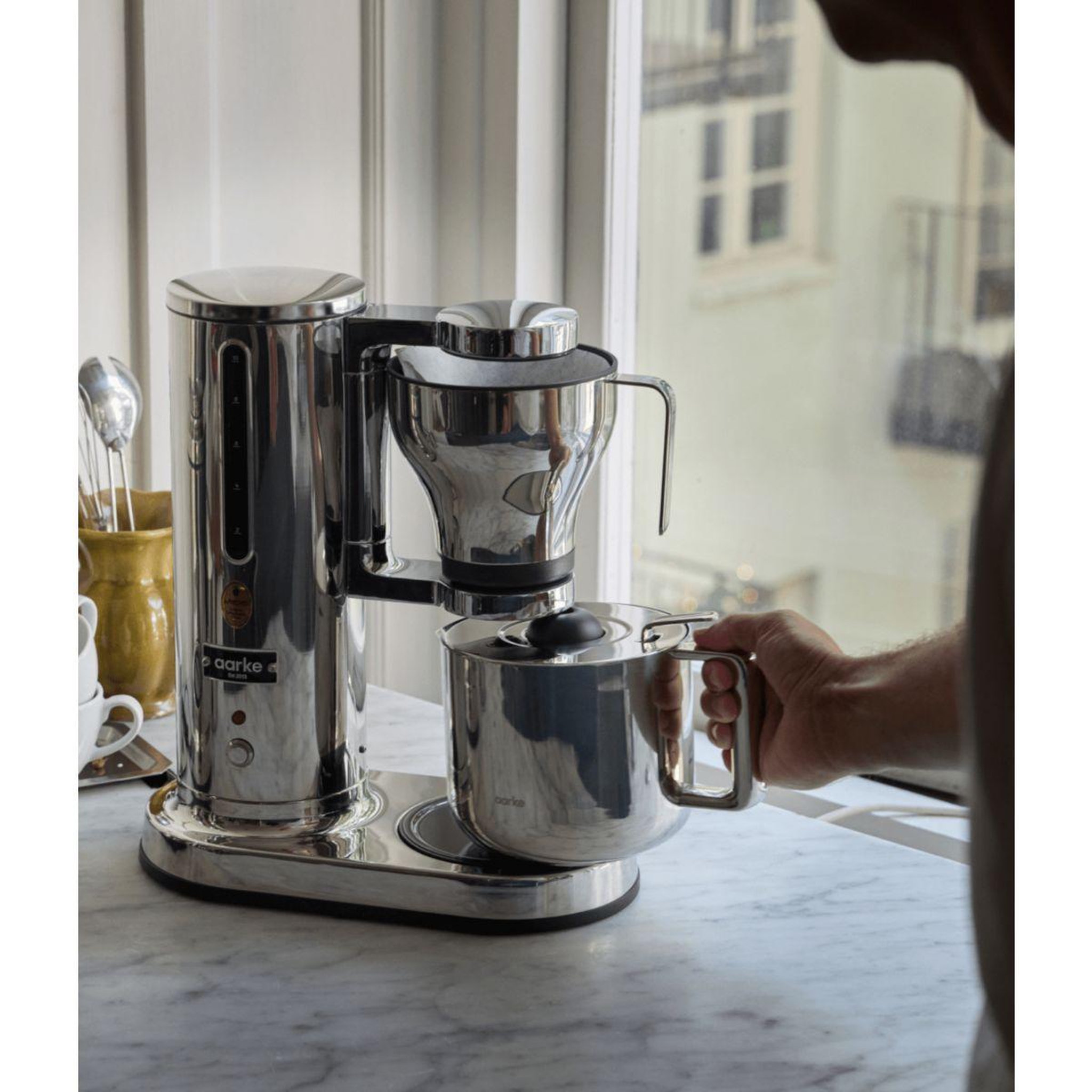 Voir la diapositive 2 : AARKE Verseuse isotherme aaa1290