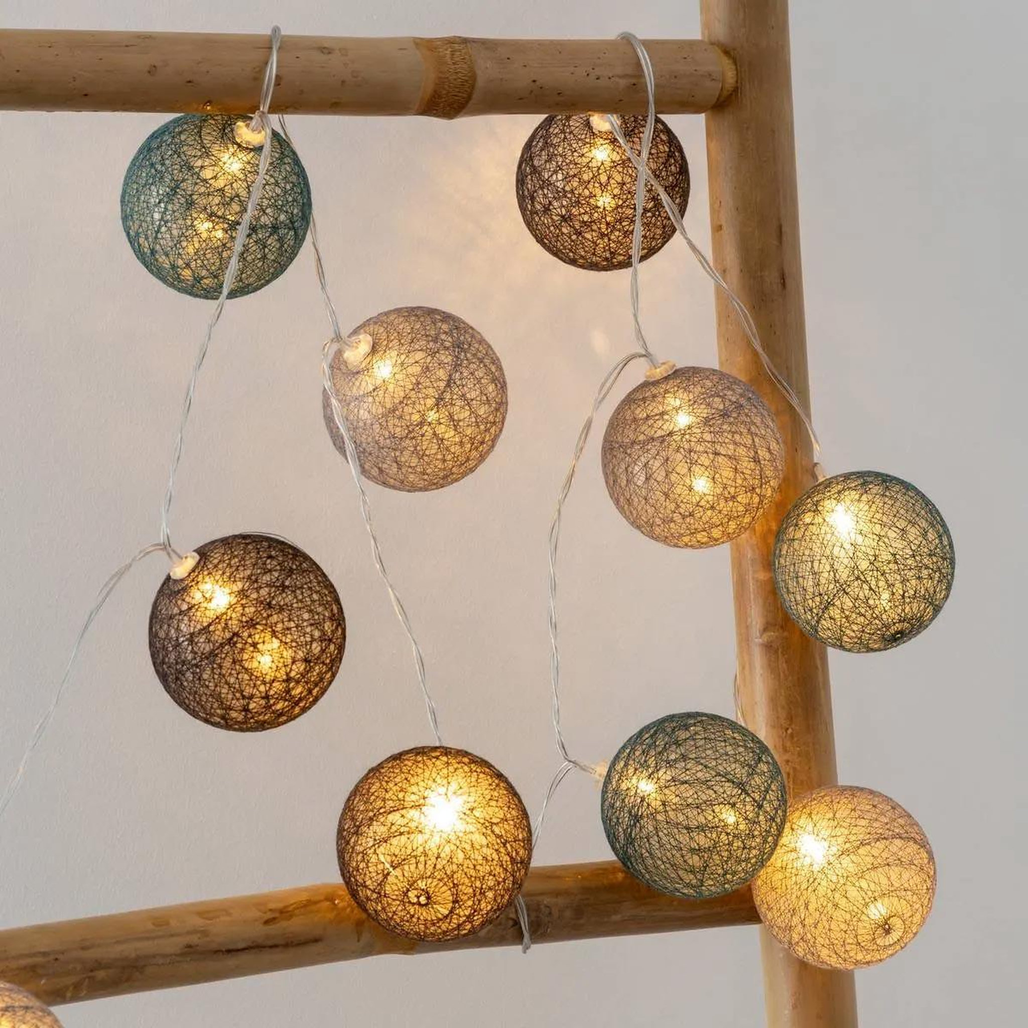 Voir la diapositive 2 : ATMOSPHERA Guirlande led 20 boules  winter  435cm multicolore