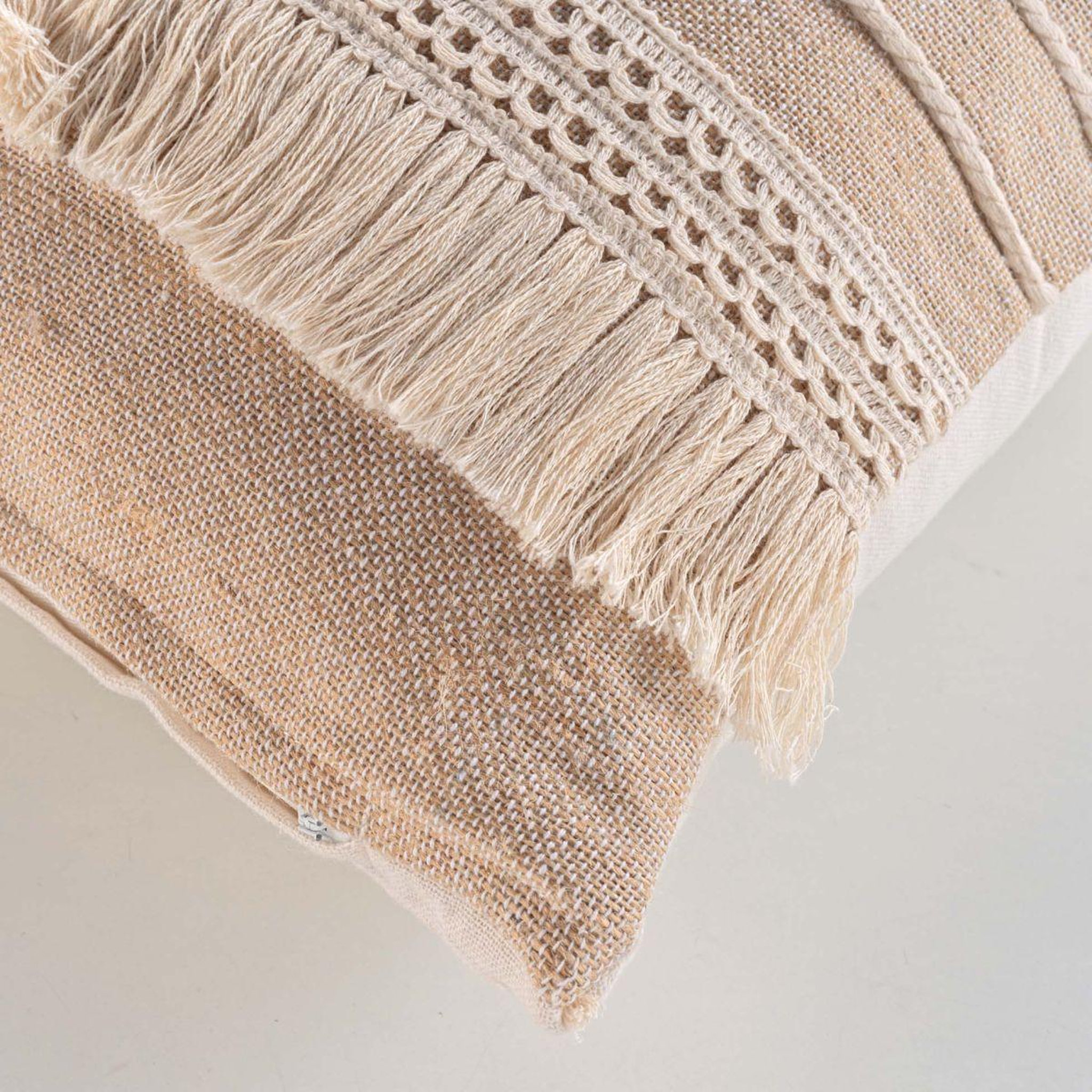 Voir la diapositive 3 : Douceur d'Intérieur Coussin déco à franges  cirrus  45x45cm naturel