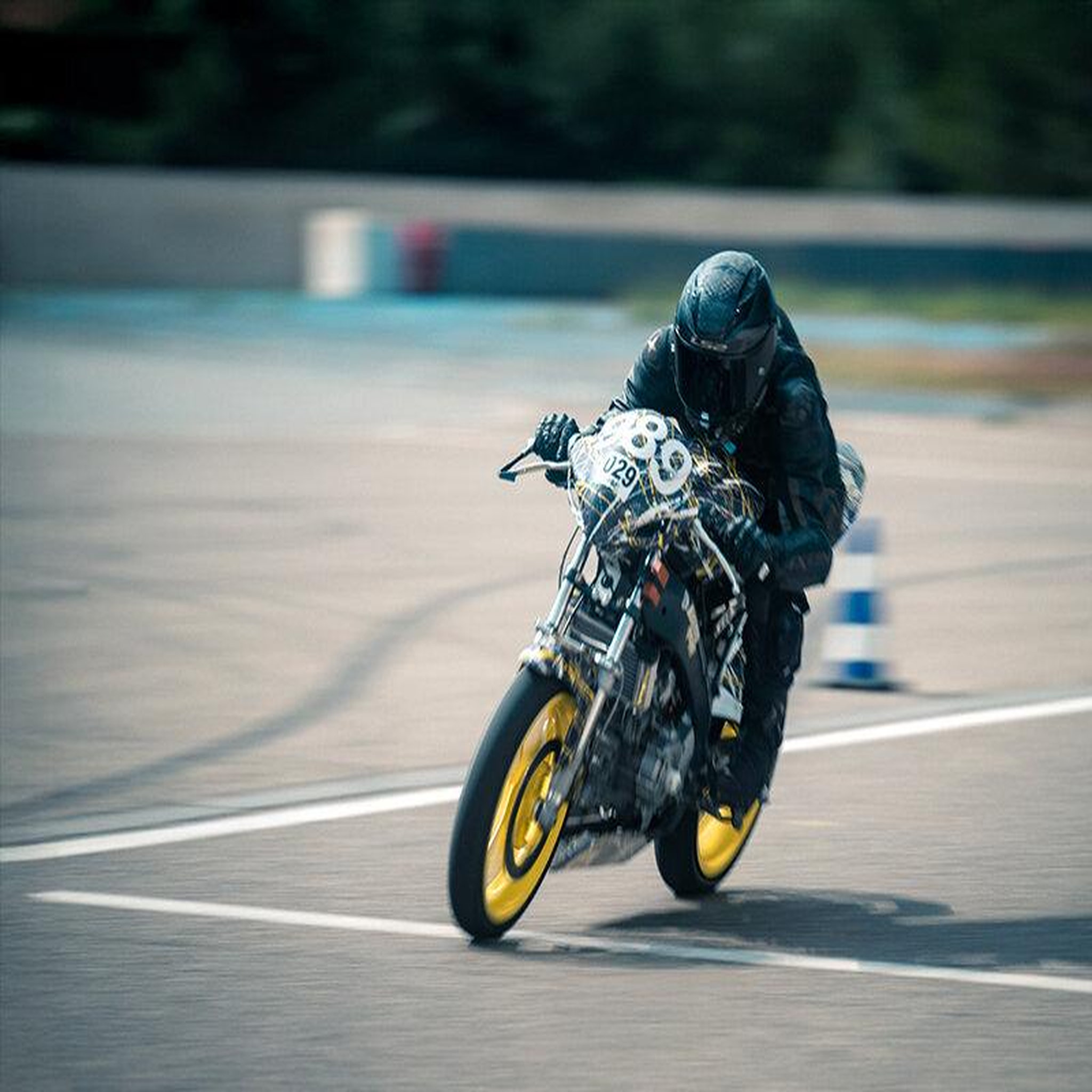 Voir la diapositive 5 : Smartbox Stage de pilotage à moto : demie-journée de coaching sur le circuit Paul Ricard - Coffret Cadeau Sport & Aventure