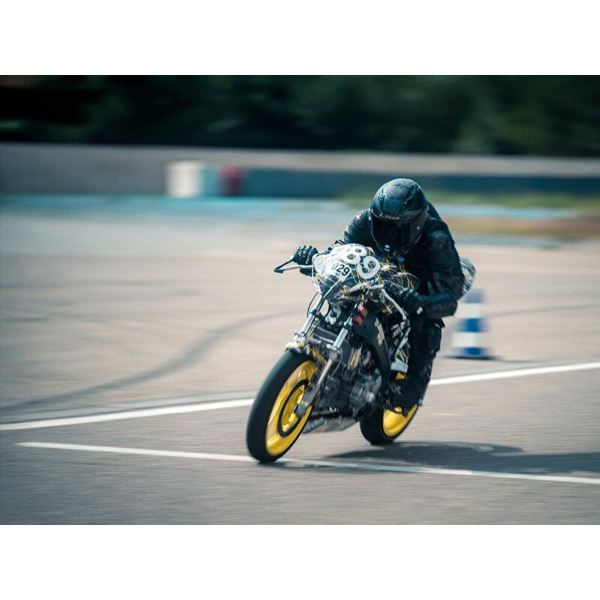 Smartbox Stage de pilotage à moto : demie-journée de coaching sur le circuit Paul Ricard - Coffret Cadeau Sport & Aventure