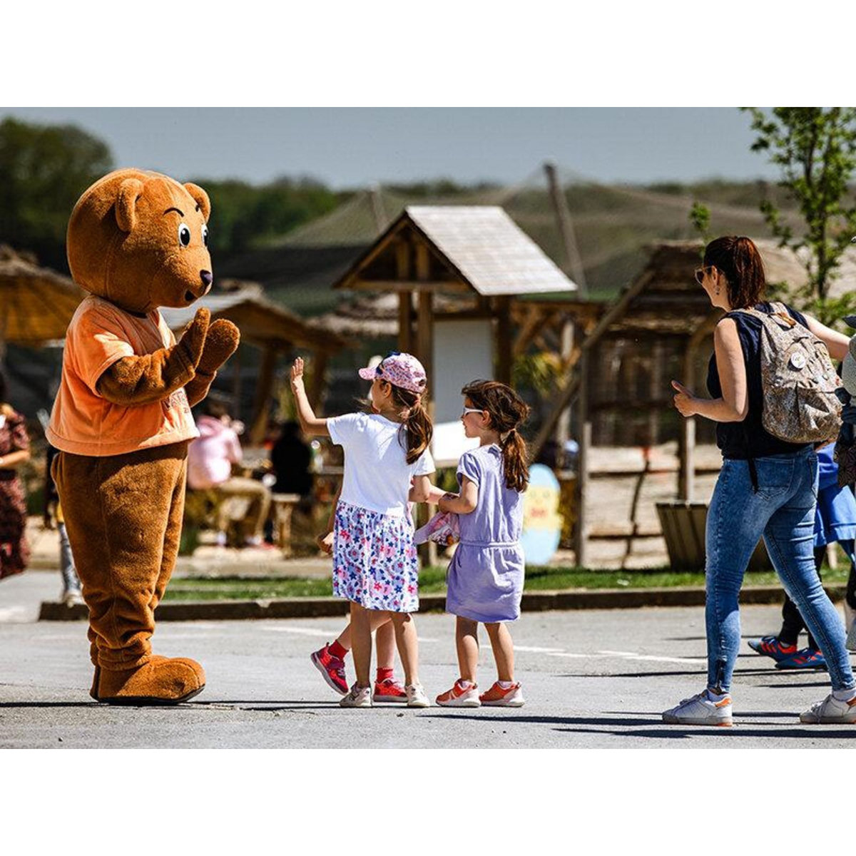 Smartbox 2 entrées adultes et 2 entrées enfants gratuites pour la Tanière Zoo Refuge près de Chartres - Coffret Cadeau Multi-thèmes