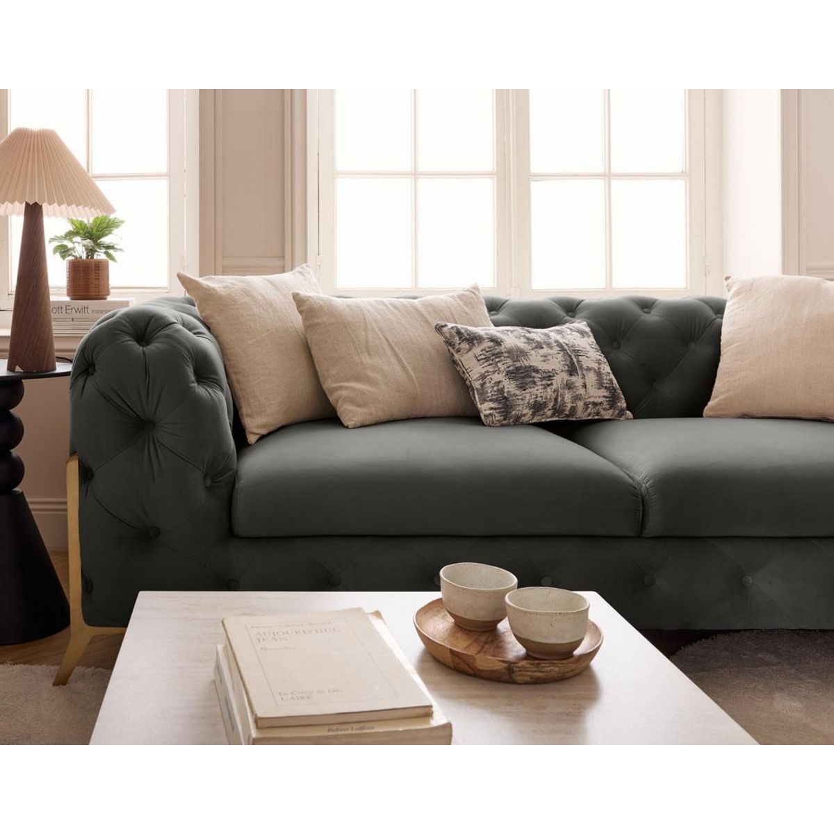 LISA DESIGN Camden - canapé 3 places chesterfield en velours - pieds en métal doré