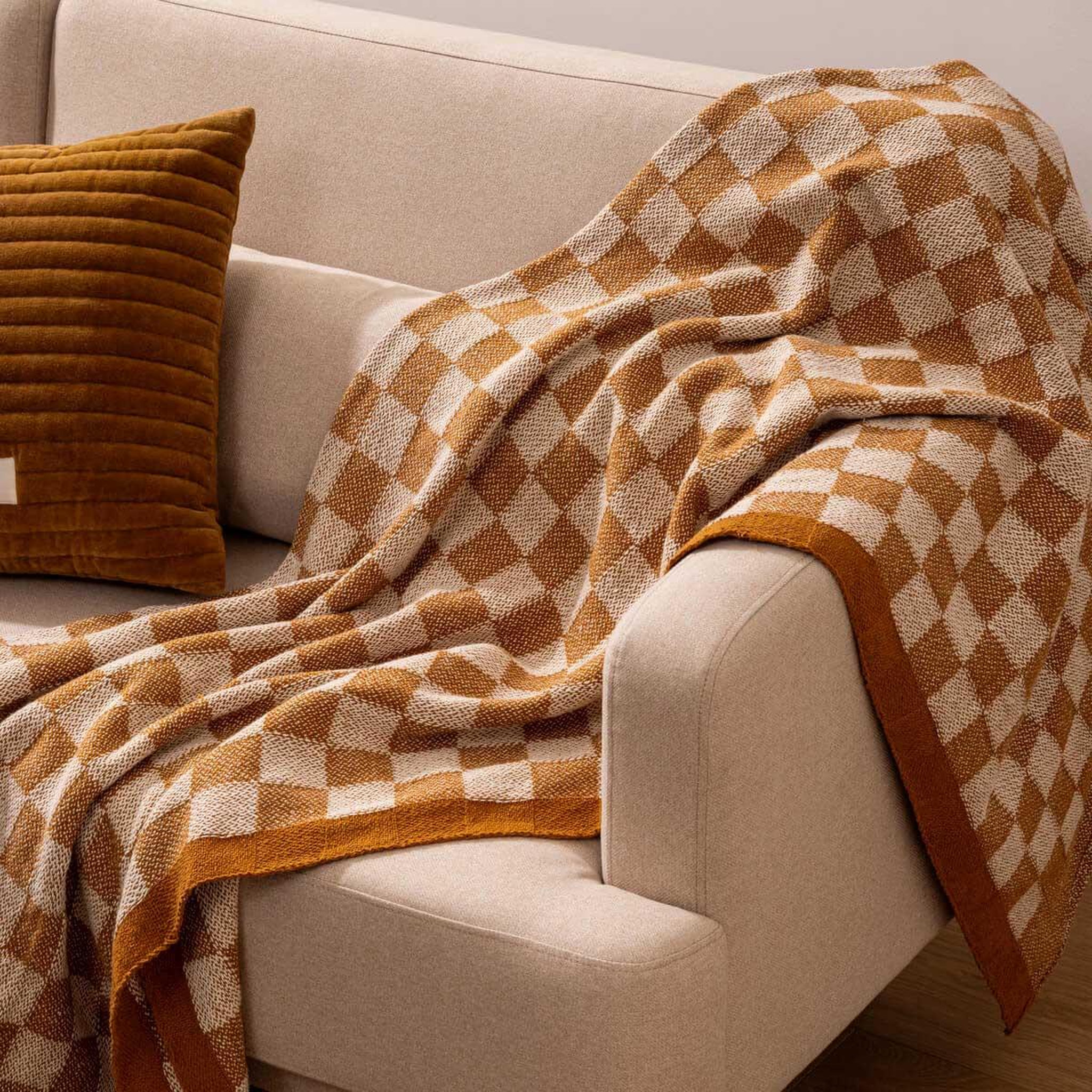 Voir la diapositive 3 : ATMOSPHERA Plaid tricot damier  itha  130x180cm ocre