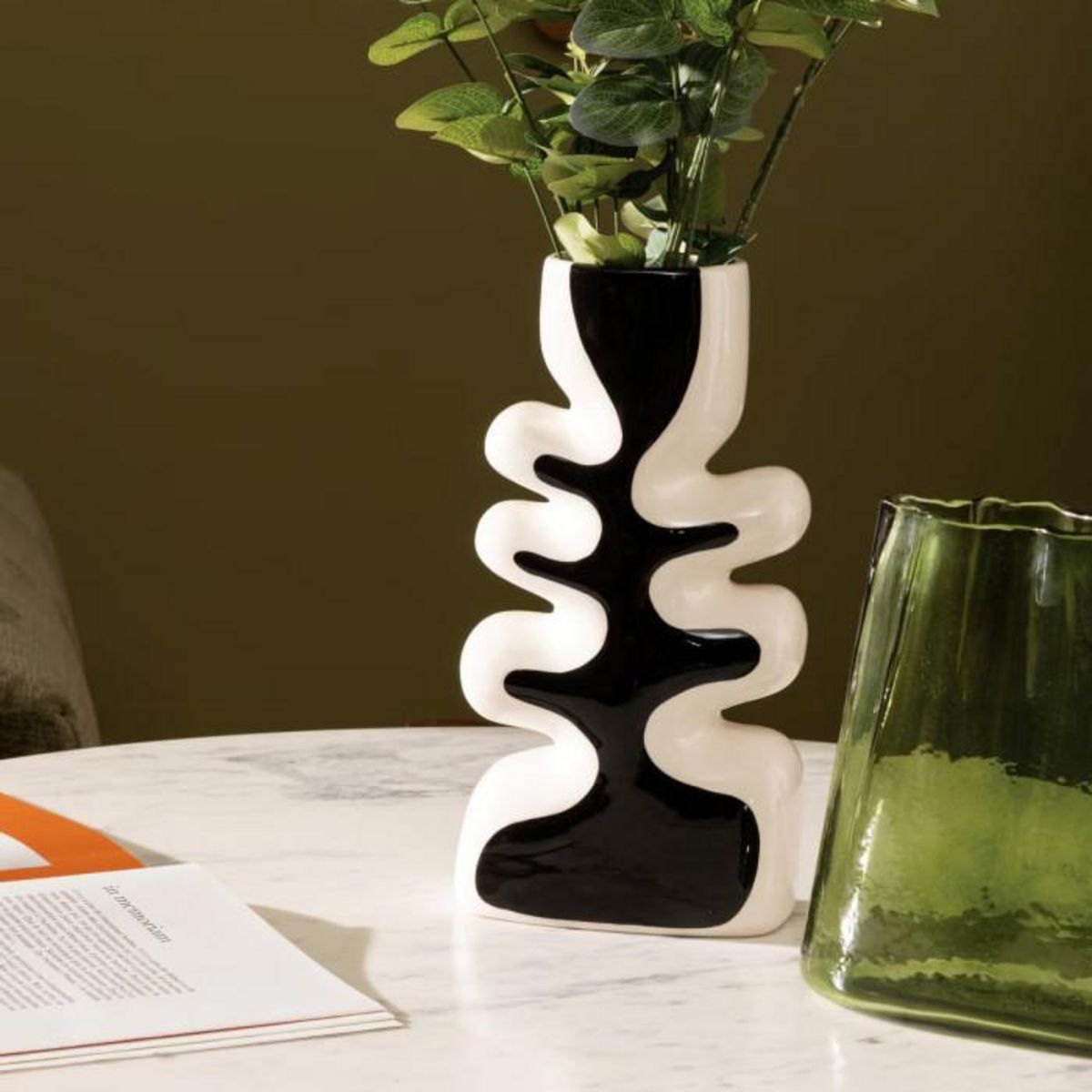 ATMOSPHERA Vase Design en Céramique  Twisted Lime  28cm Noir & Blanc