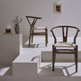 Voir la diapositive 5 : SWEEEK Lot de deux chaises vintage marron vieilli en bois d'hévéa avec assise en cordes et dossier arrondi