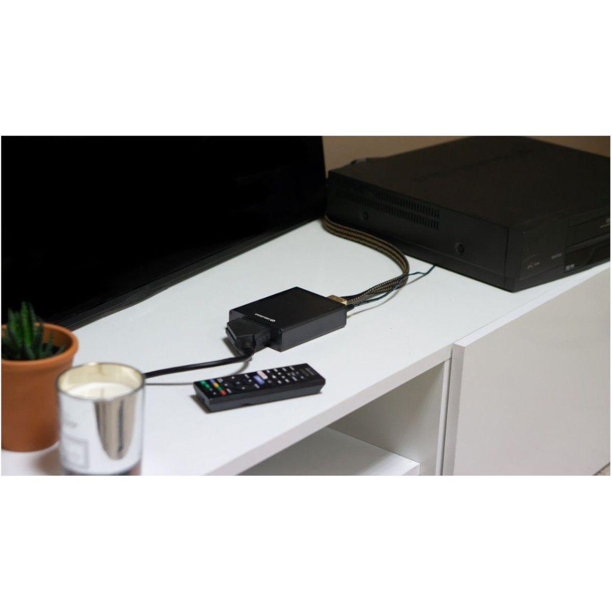 Voir la diapositive 4 : ESSENTIEL B Convertisseur HDMI/péritel Convertisseur Peritel/HDMI
