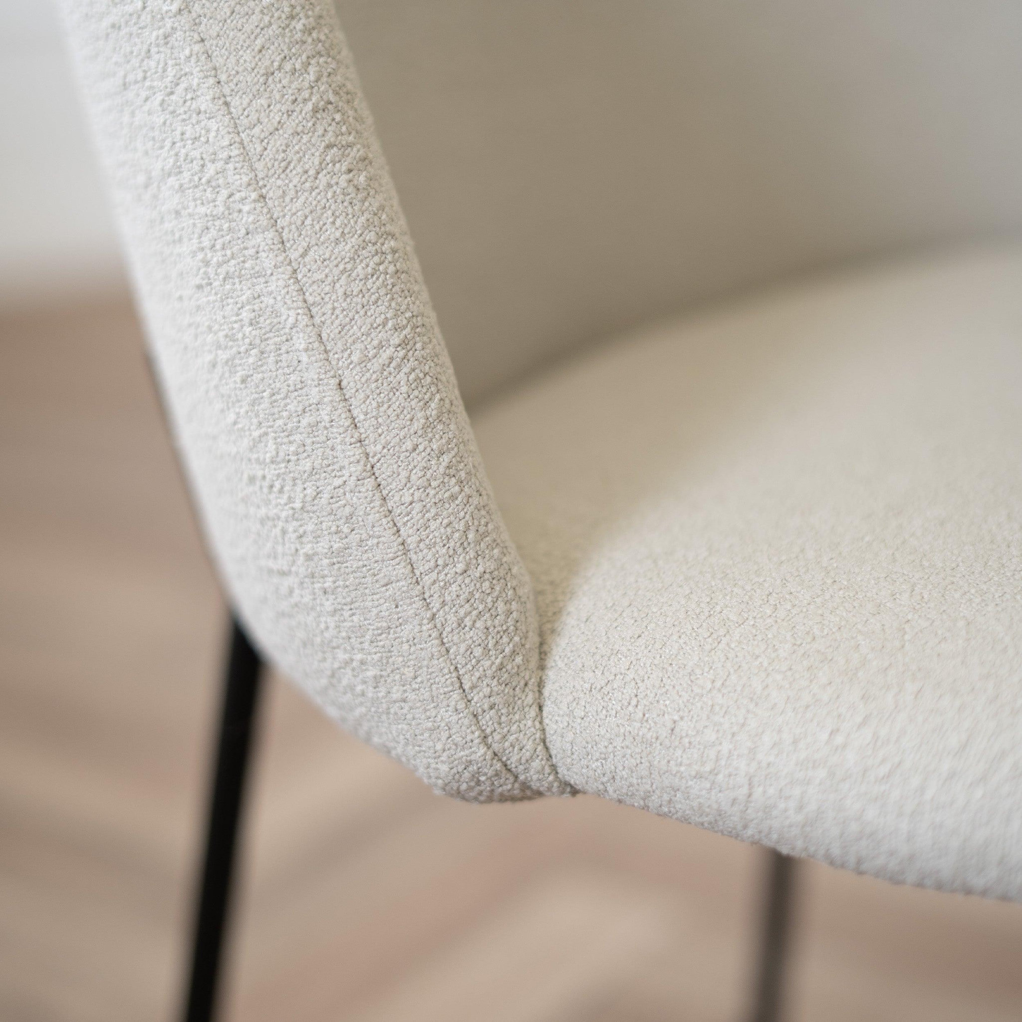 Voir la diapositive 6 : MAISON PAVANE Lot de 2 chaises en tissu bouclette beige-karl
