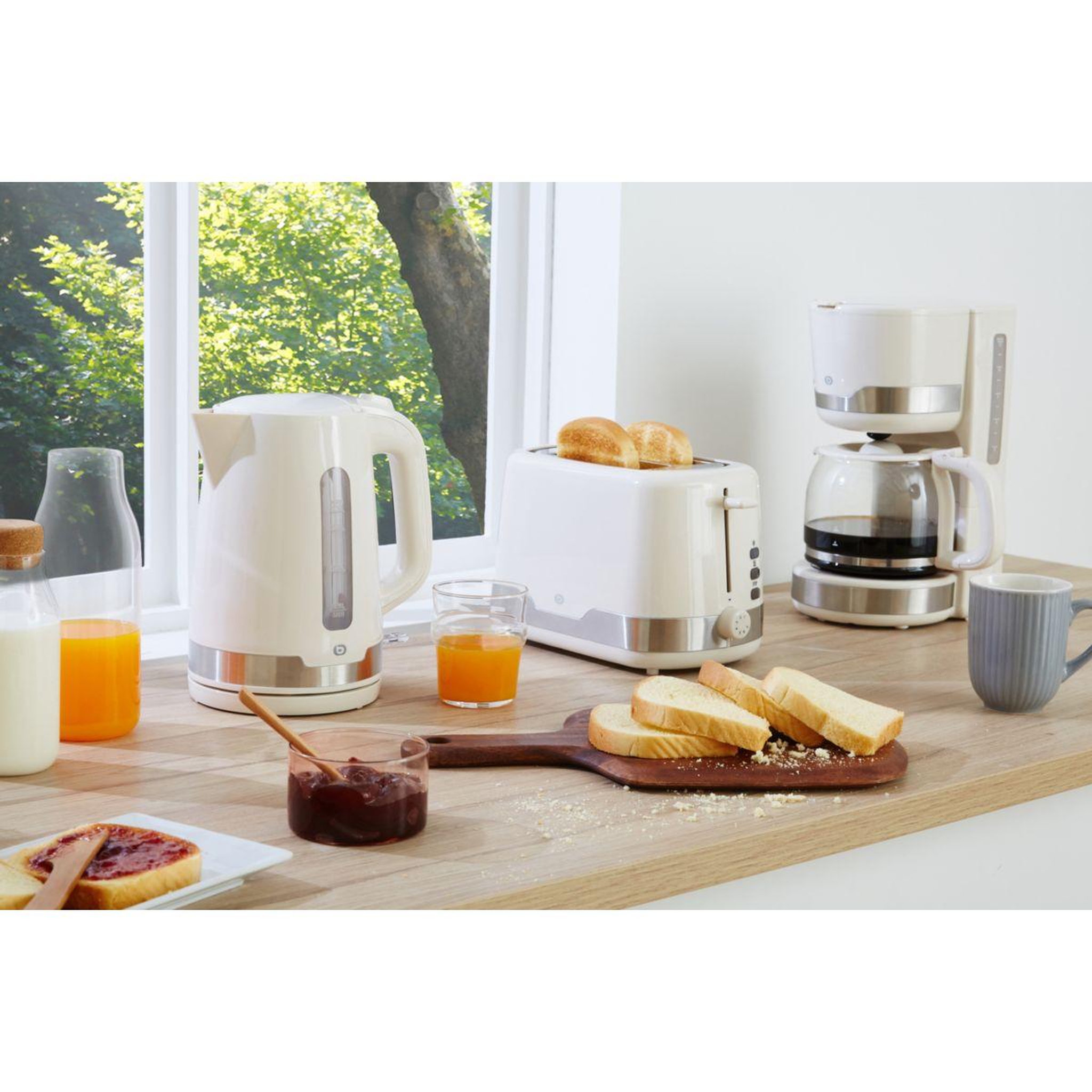 Voir la diapositive 3 : ESSENTIEL B Cafetière filtre ECF4s crème