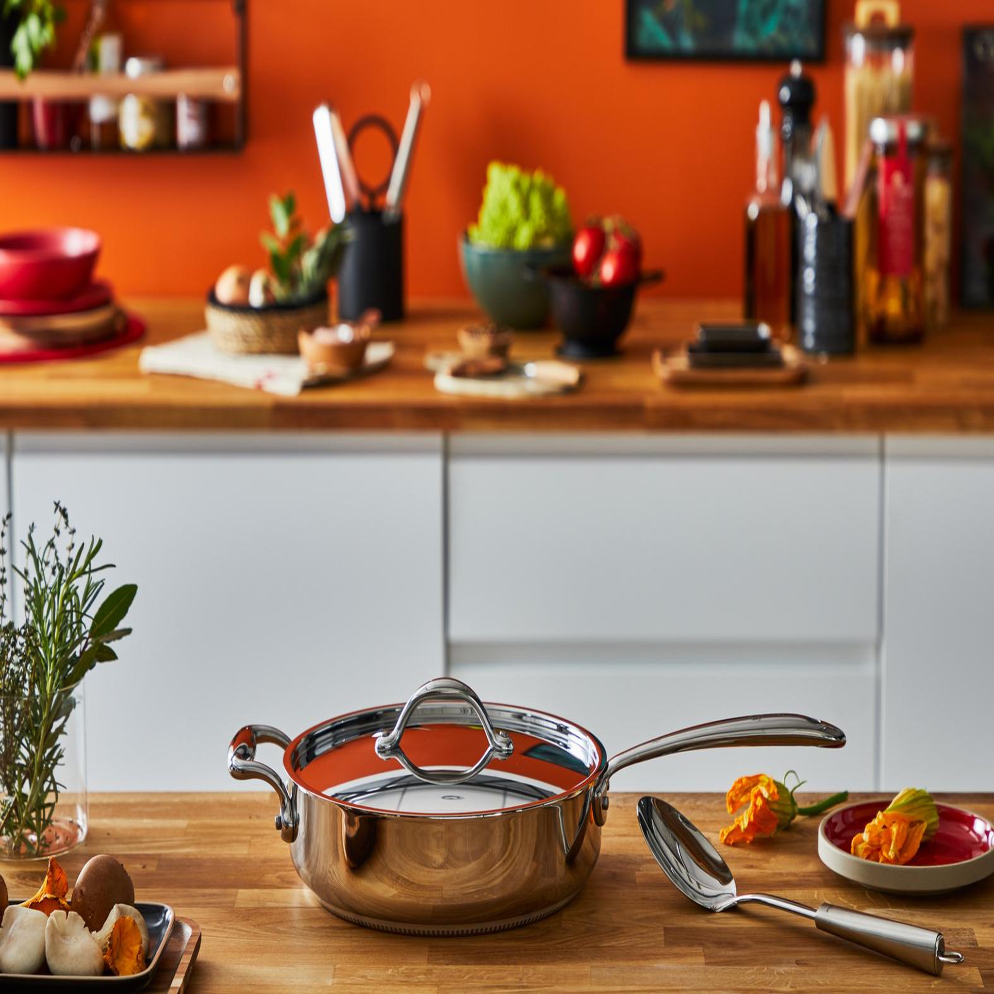 Voir la diapositive 2 : Lagostina Sauteuse inox 26cm + couvercle - 11116032026