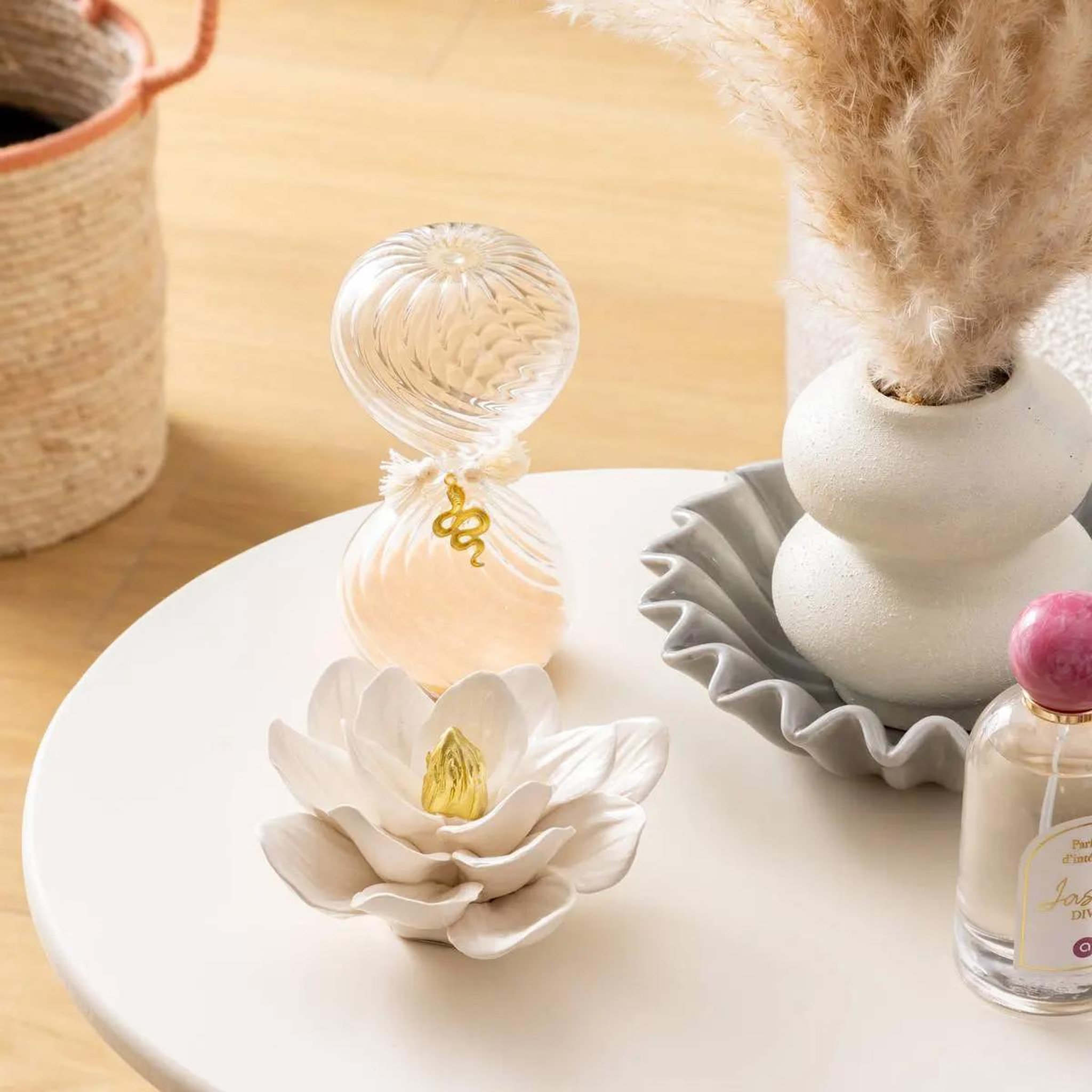 Voir la diapositive 2 : ATMOSPHERA Fleur déco à poser  lotus  14cm blanc
