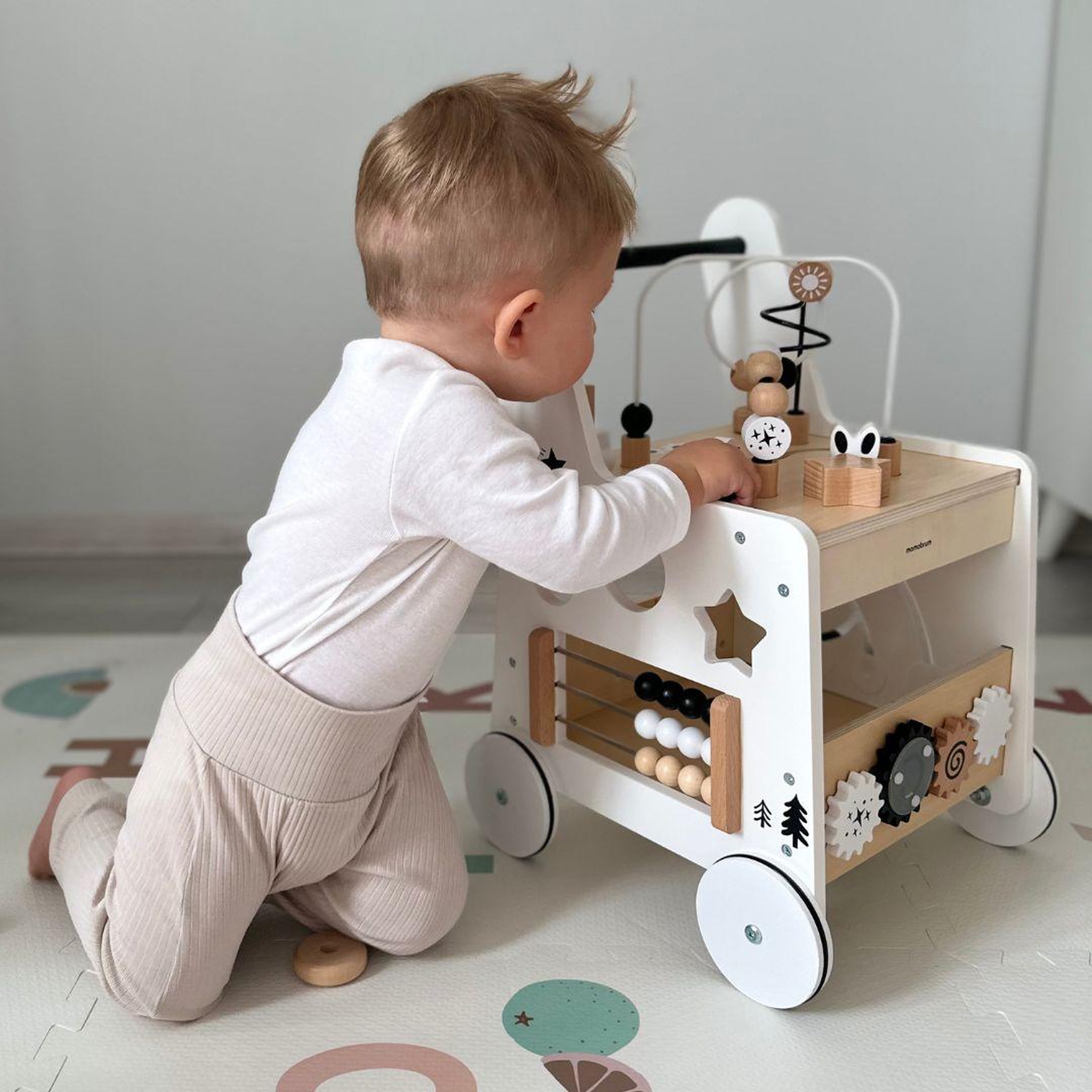 Voir la diapositive 2 : MAMABRUM Poussette Déambulateur en Bois 6-en-1 avec Table Éducative et Jeux d'Éveil