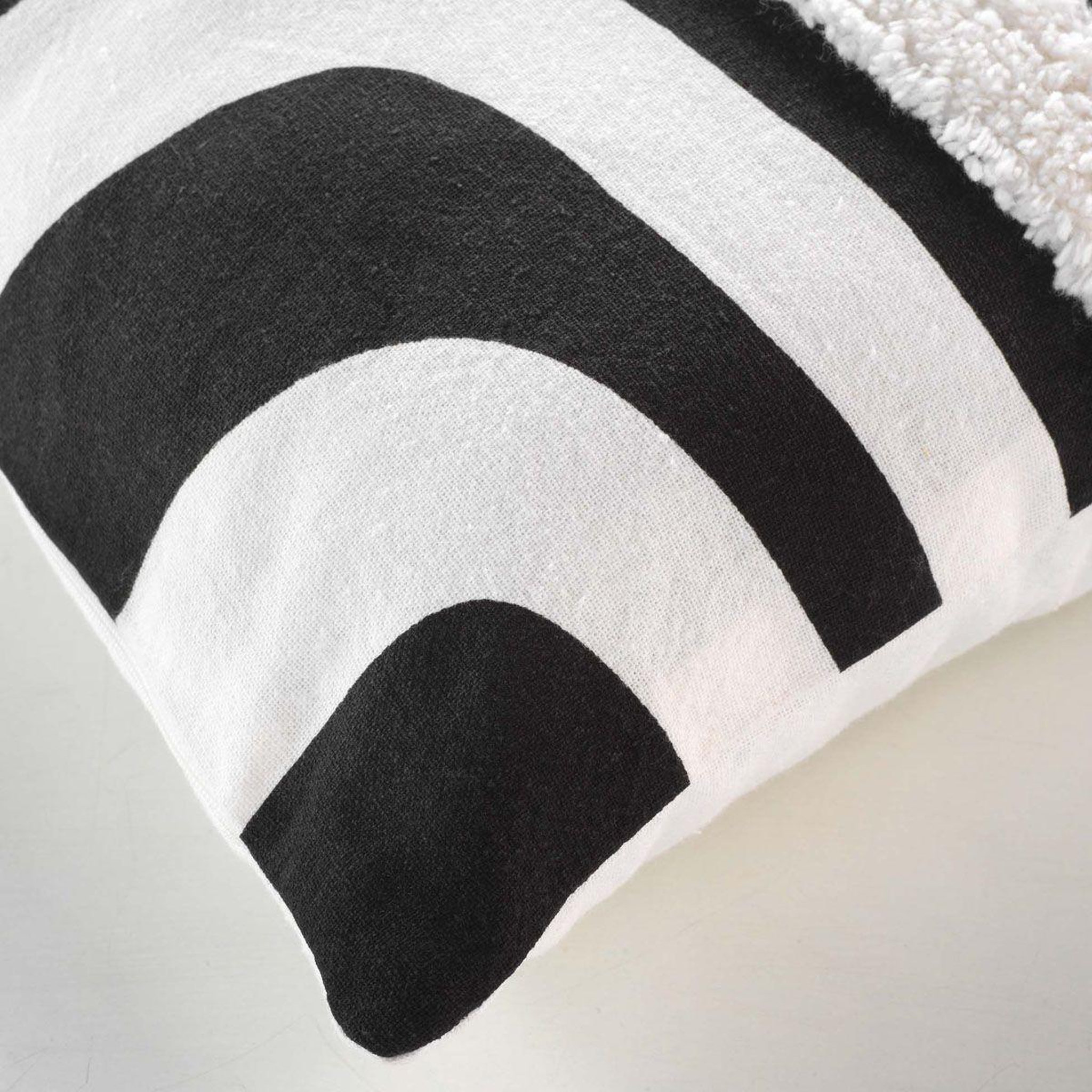 Voir la diapositive 3 : Douceur d'Intérieur Housse de coussin déco  mirade  40x40cm noir