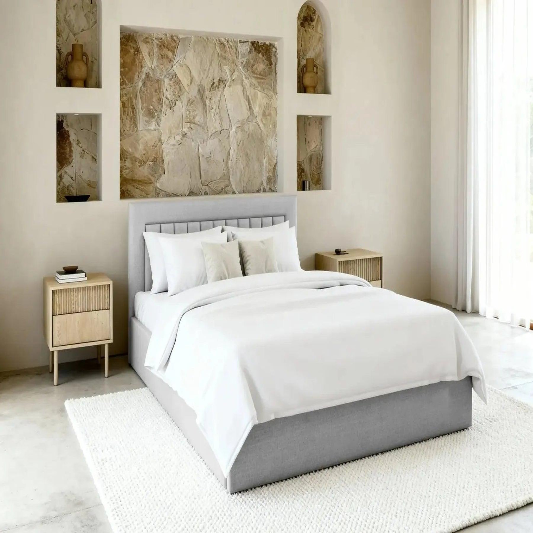 Voir la diapositive 2 : CASANOVA PARIS Camille - lit coffre tissu velours