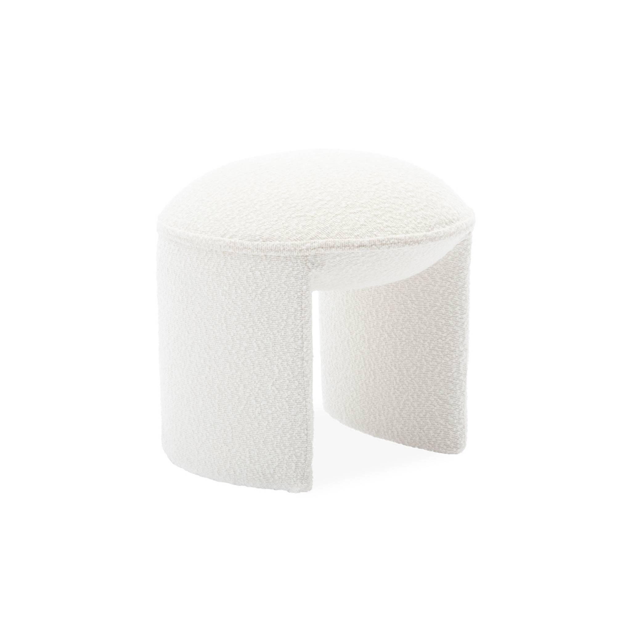 Voir la diapositive 1 : SWEEEK Tabouret. pouf bouclette texturée blanche L 44 x P 44 x H 42cm -SHAWN