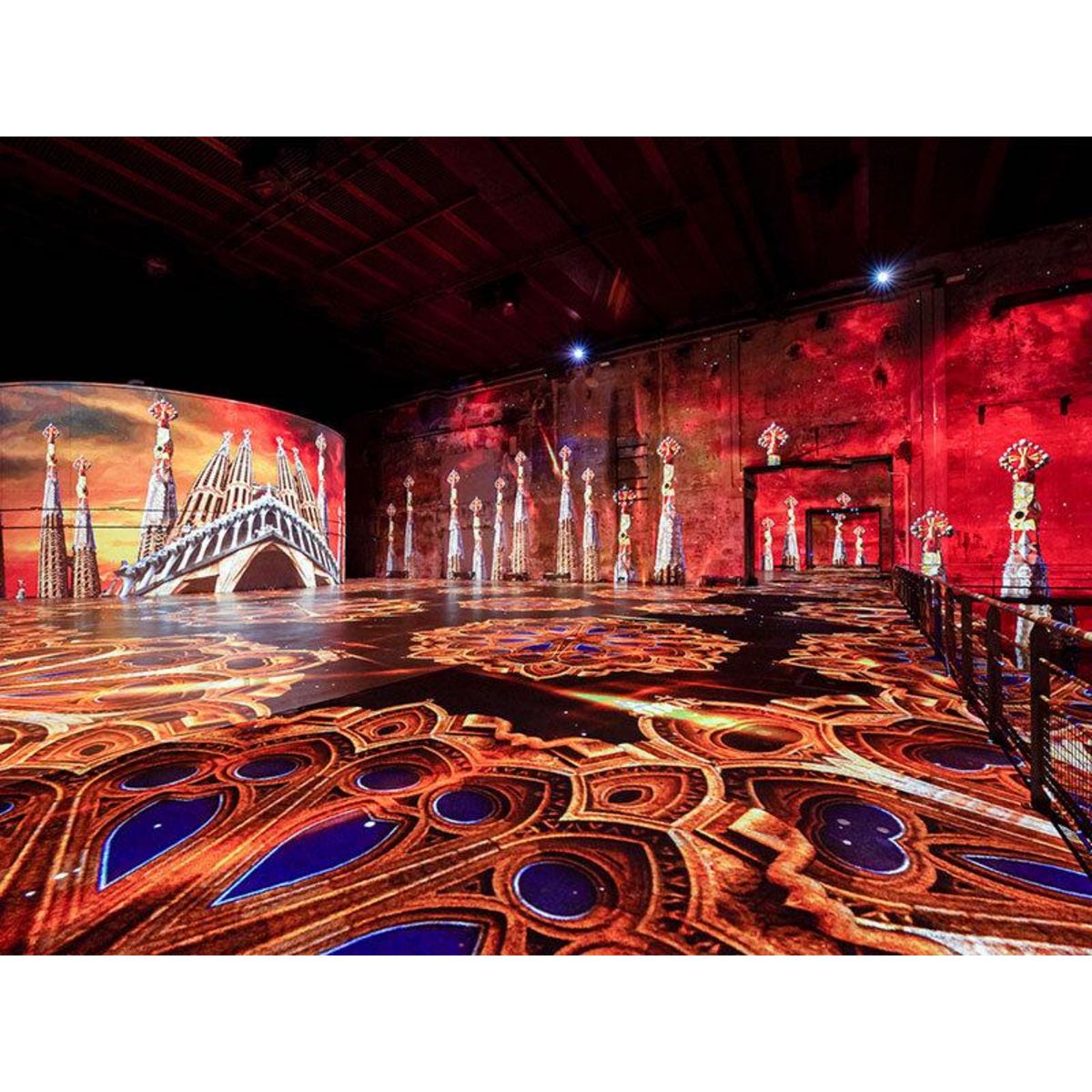 Smartbox Découverte en famille des Bassins des Lumières à Bordeaux : entrée pour 2 adultes et 2 jeunes - Coffret Cadeau Sport & Aventure