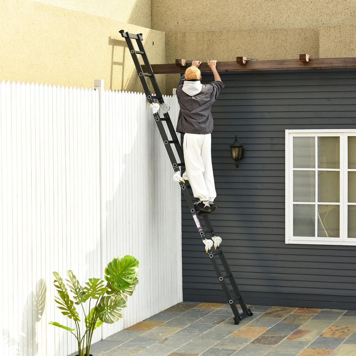 HOMCOM HOMCOM Echelle aluminium pliable multifonction 5 positions 3,7 m 12 échelons certification NF EN131 charge max. 150 Kg noir