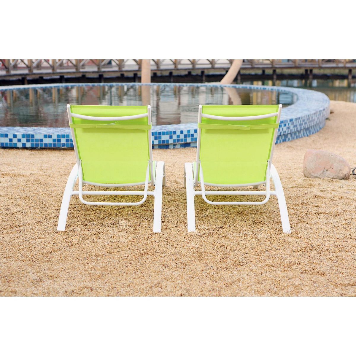 CONCEPT USINE Lot de 2 transats empilables et ajustables en alu vert-blanc BAHIA