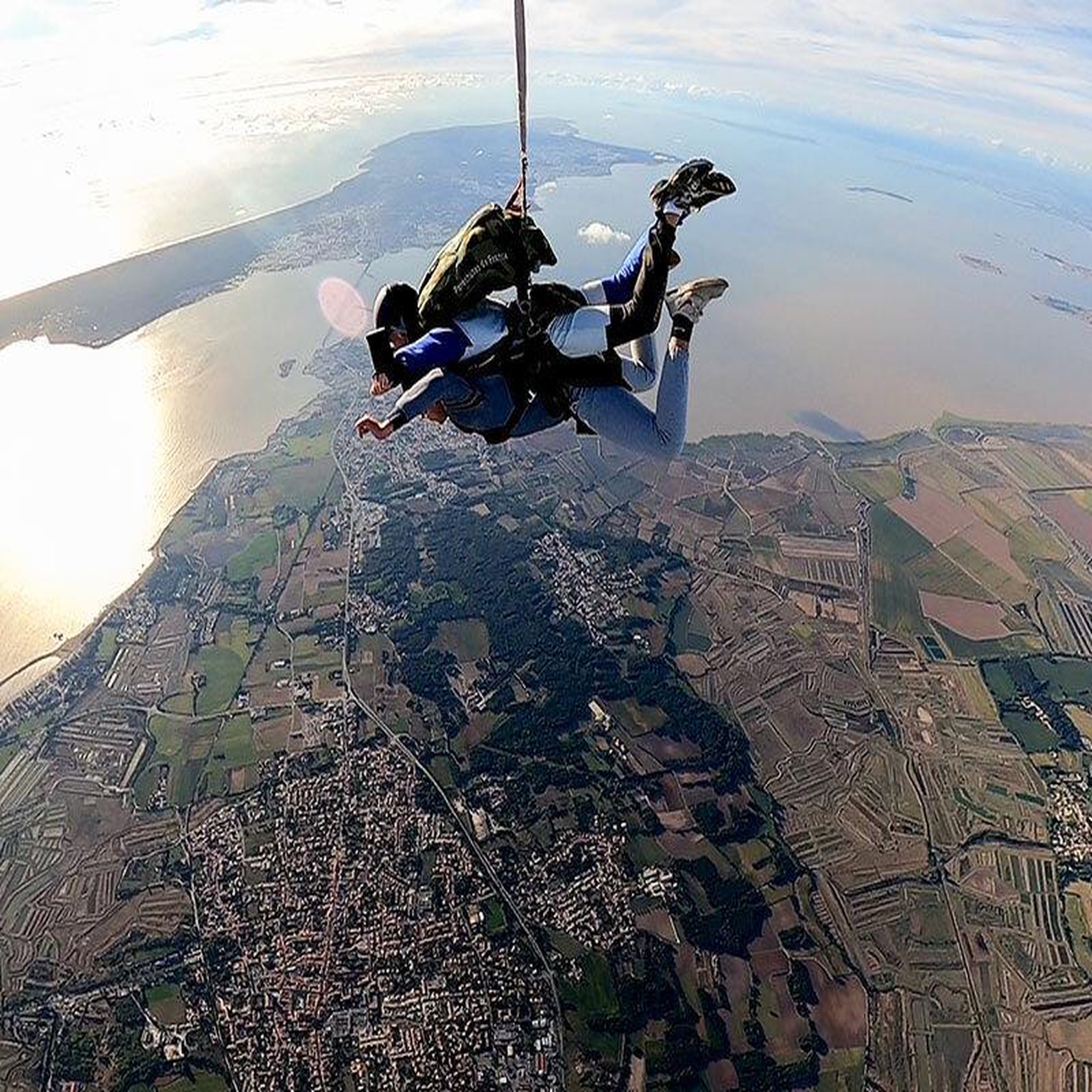Voir la diapositive 3 : Smartbox Saut en parachute au-dessus du bassin de Marennes-Oléron - Coffret Cadeau Sport & Aventure